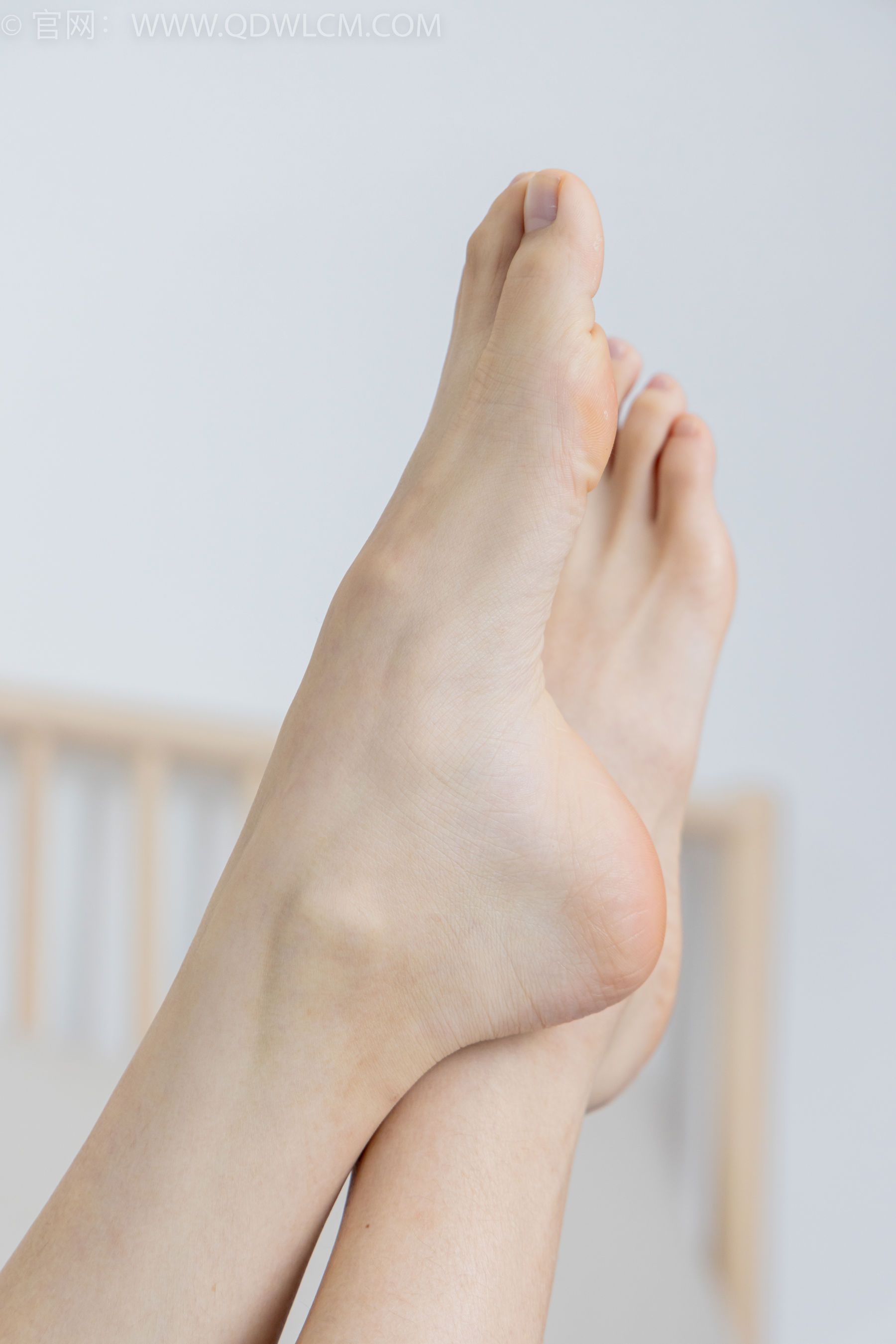 物恋传媒 No.2402 茯苓 - 板鞋、白棉袜、裸足/(190P)