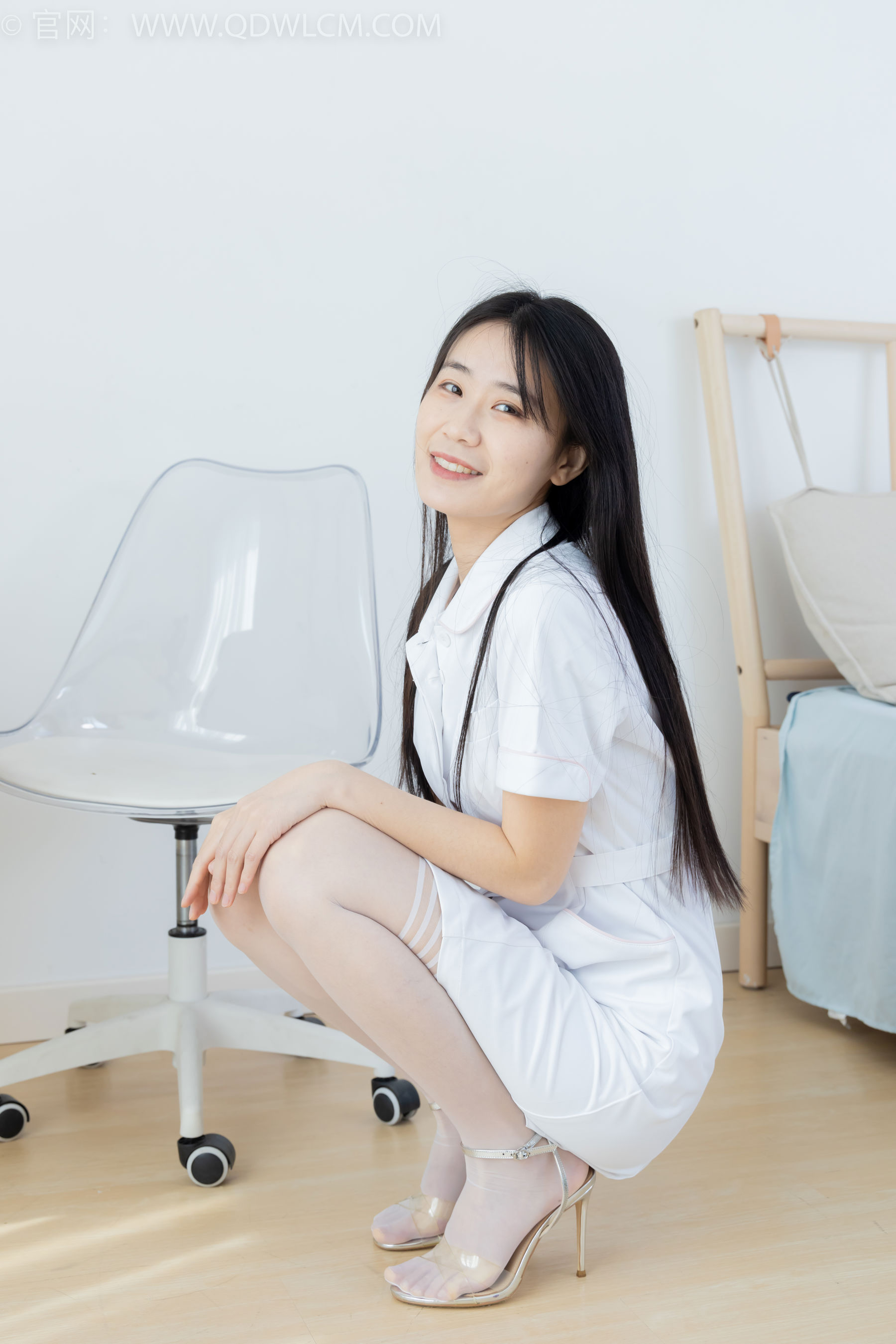 物恋传媒 No.2401 菜菜 - 三双高跟鞋、大腿袜、护士服/(165P)