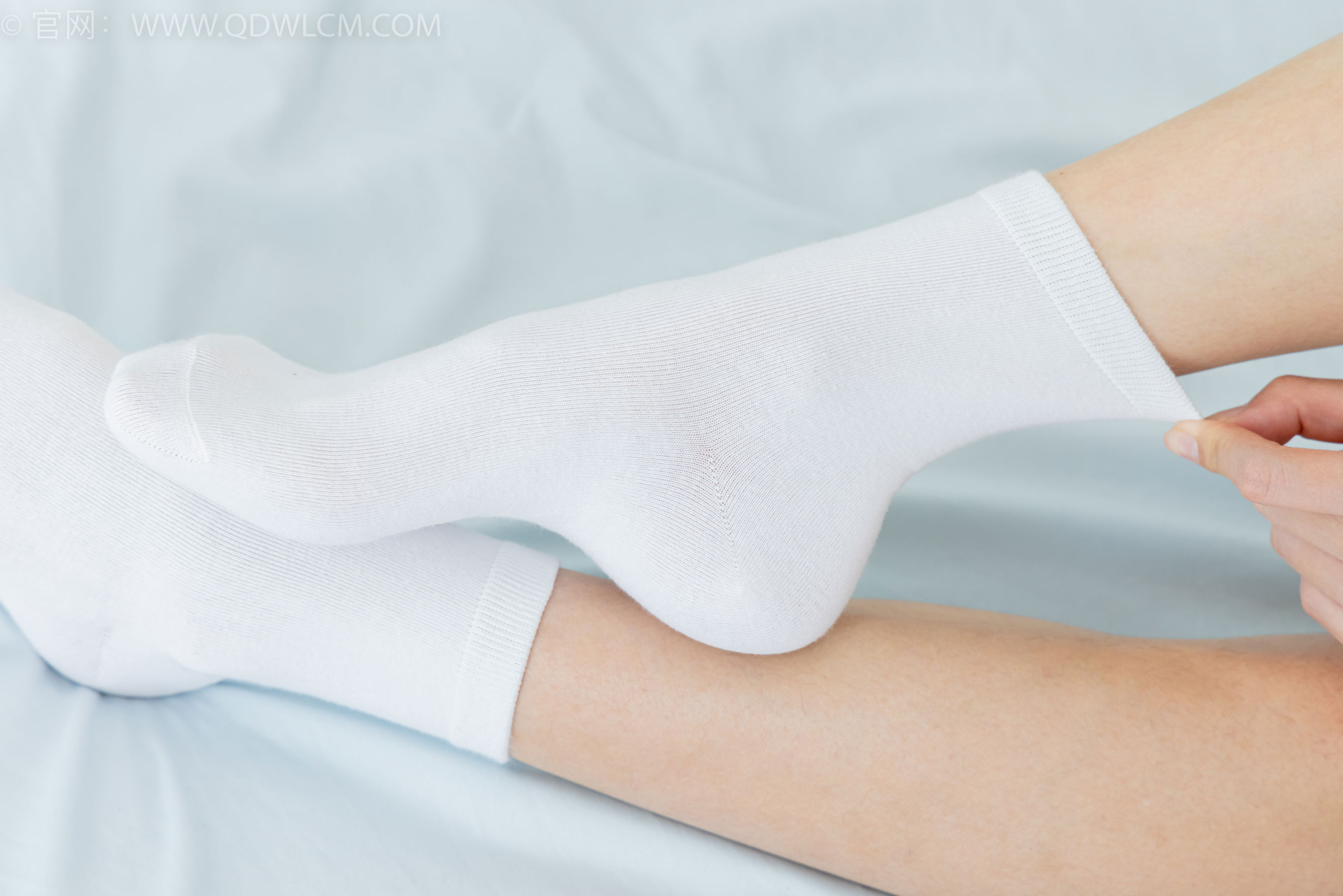 物恋传媒 No.2402 茯苓 - 板鞋、白棉袜、裸足/(190P)