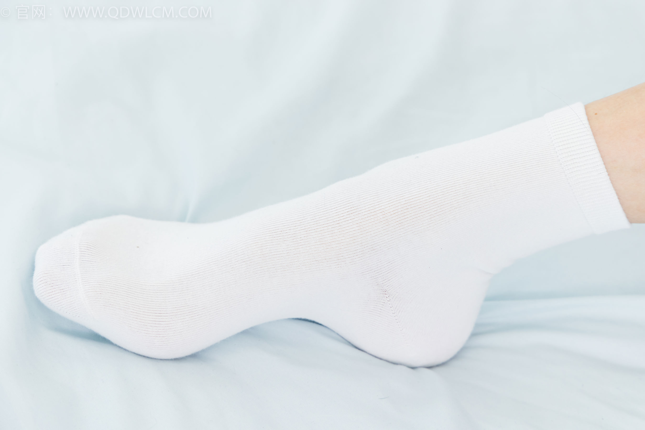 物恋传媒 No.2402 茯苓 - 板鞋、白棉袜、裸足/(190P)