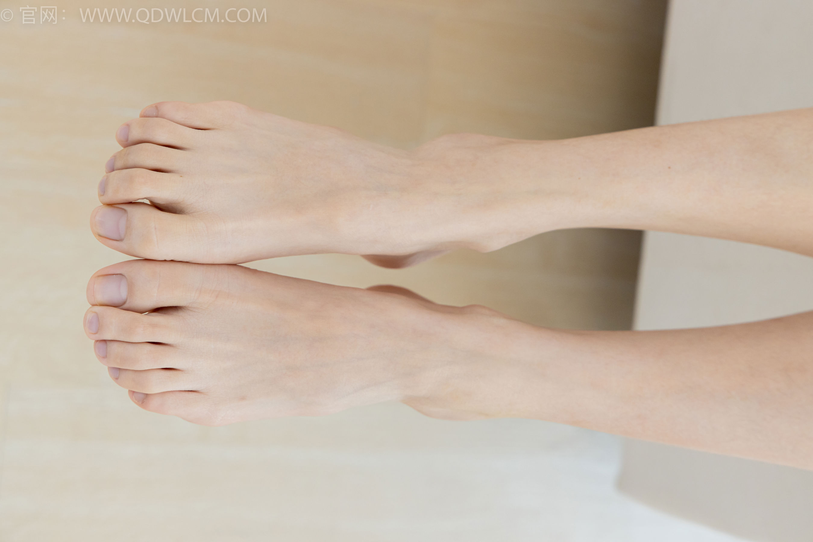 物恋传媒 No.2402 茯苓 - 板鞋、白棉袜、裸足/(190P)