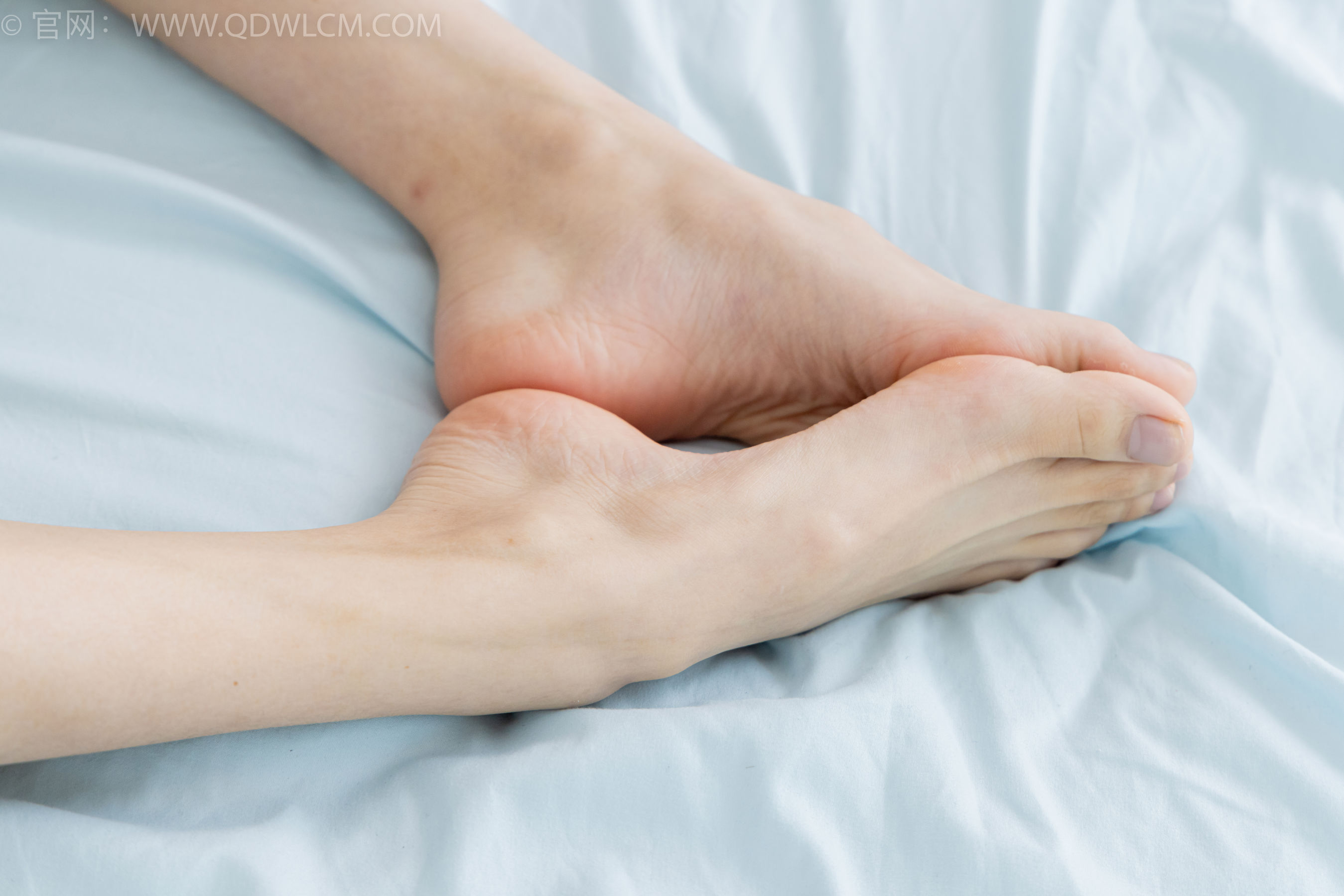 物恋传媒 No.2402 茯苓 - 板鞋、白棉袜、裸足/(190P)