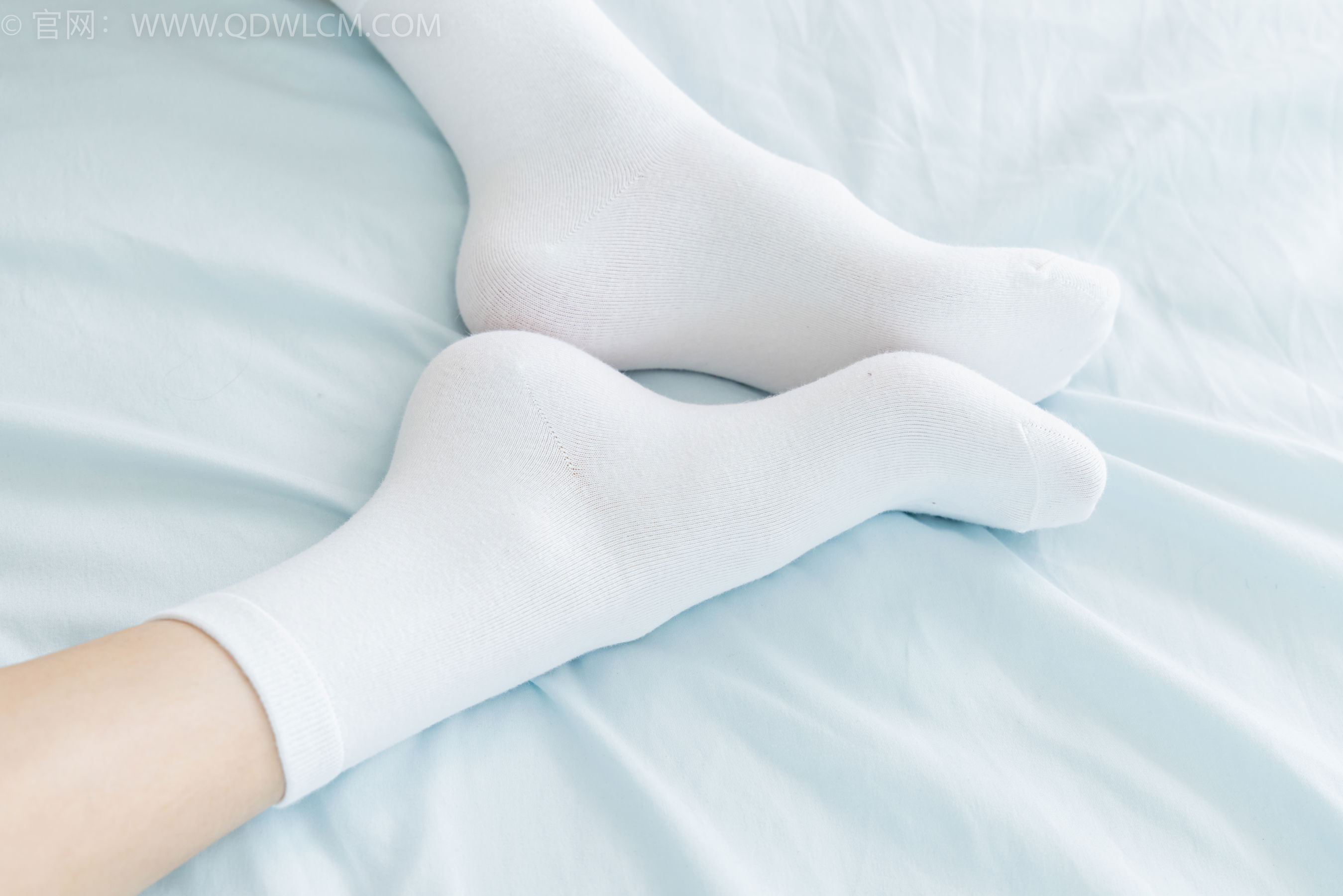 物恋传媒 No.2402 茯苓 - 板鞋、白棉袜、裸足/(190P)