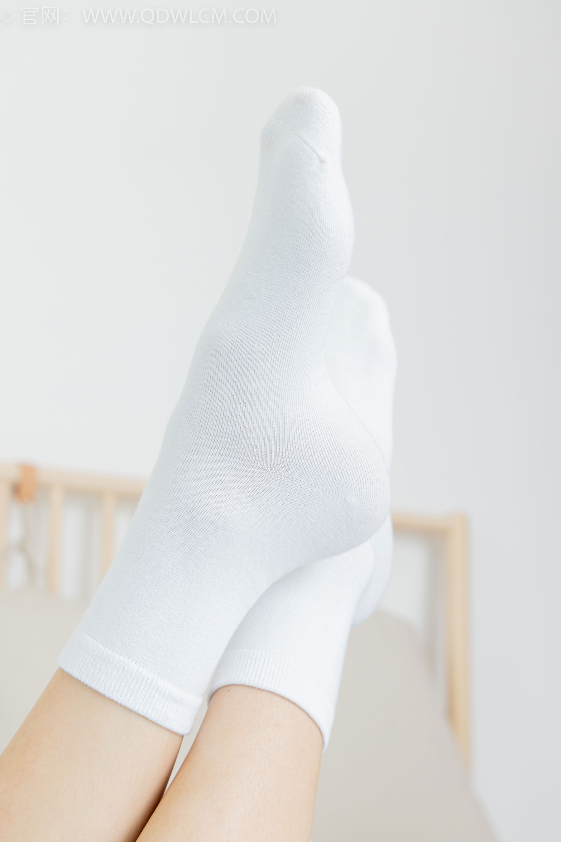 物恋传媒 No.2402 茯苓 - 板鞋、白棉袜、裸足/(190P)