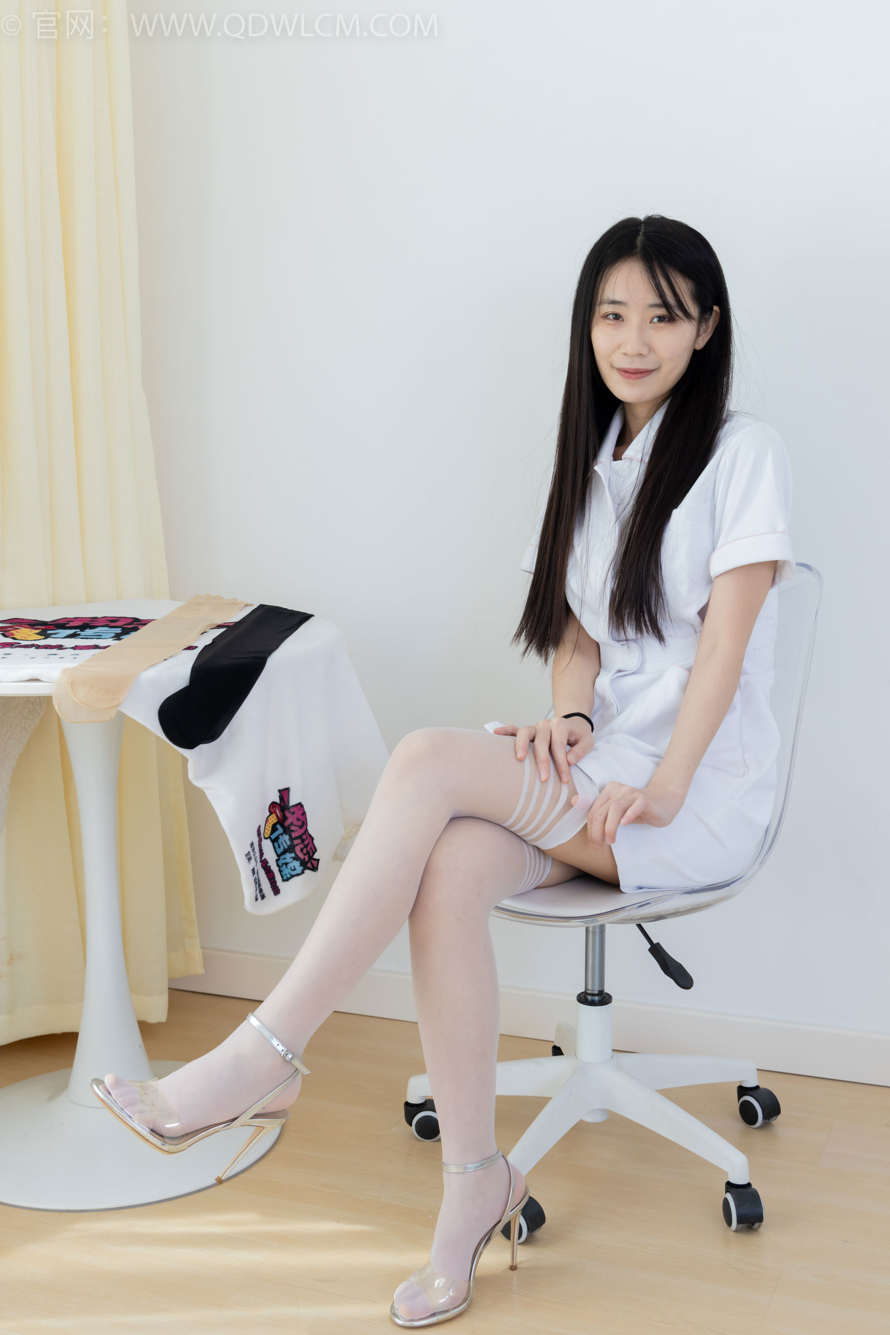 物恋传媒 No.2401 菜菜 - 三双高跟鞋、大腿袜、护士服/(165P)