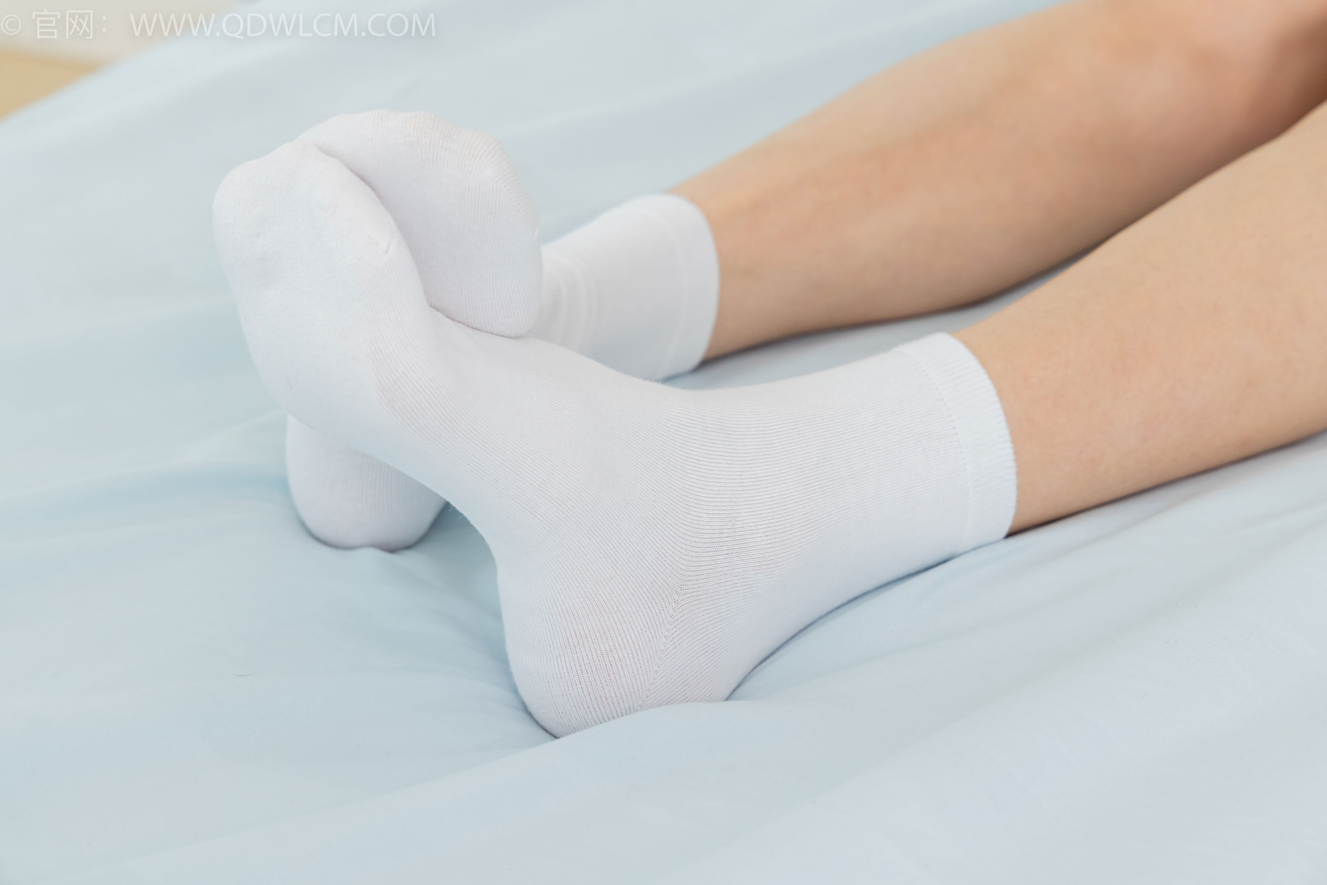 物恋传媒 No.2402 茯苓 - 板鞋、白棉袜、裸足/(190P)