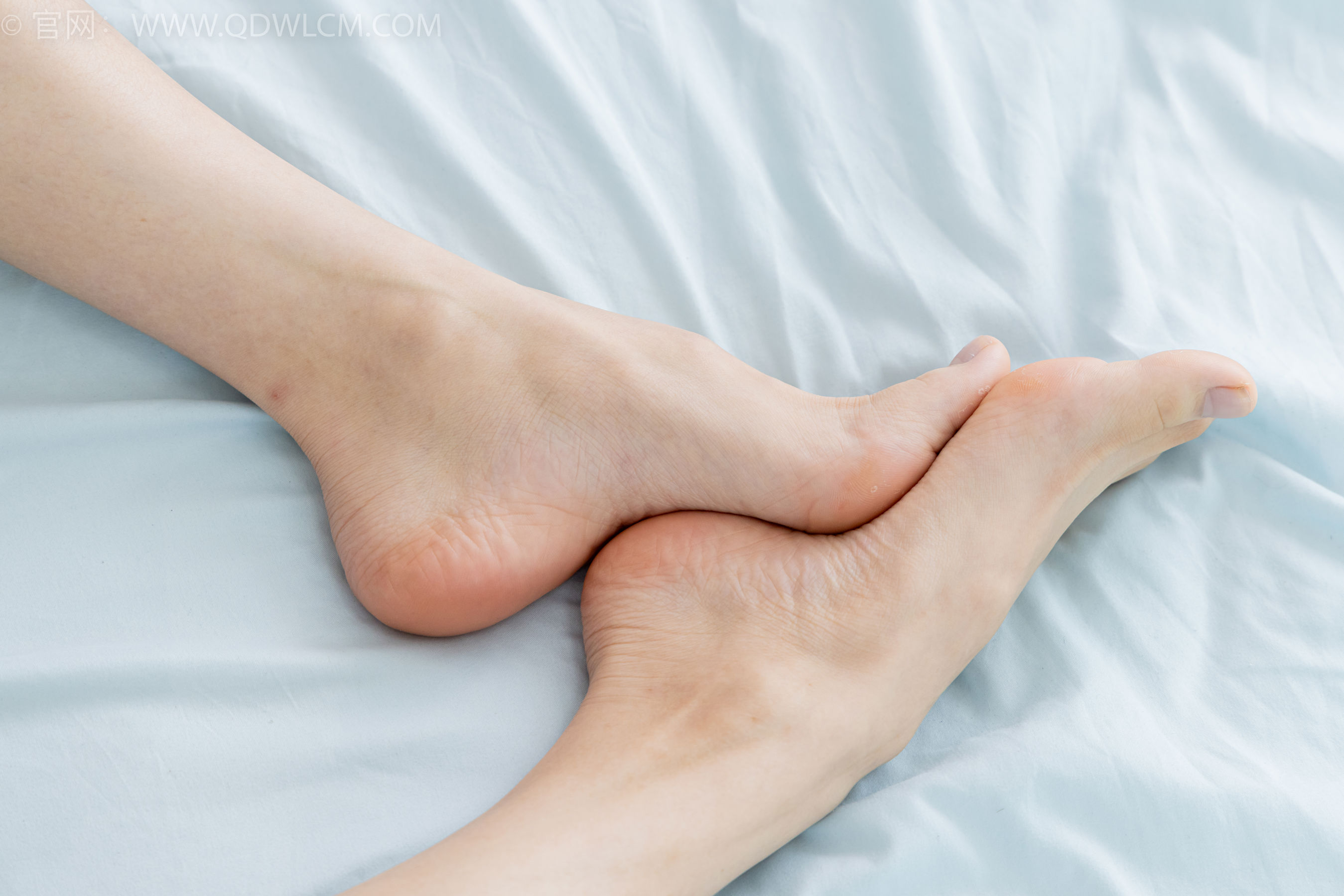 物恋传媒 No.2402 茯苓 - 板鞋、白棉袜、裸足/(190P)