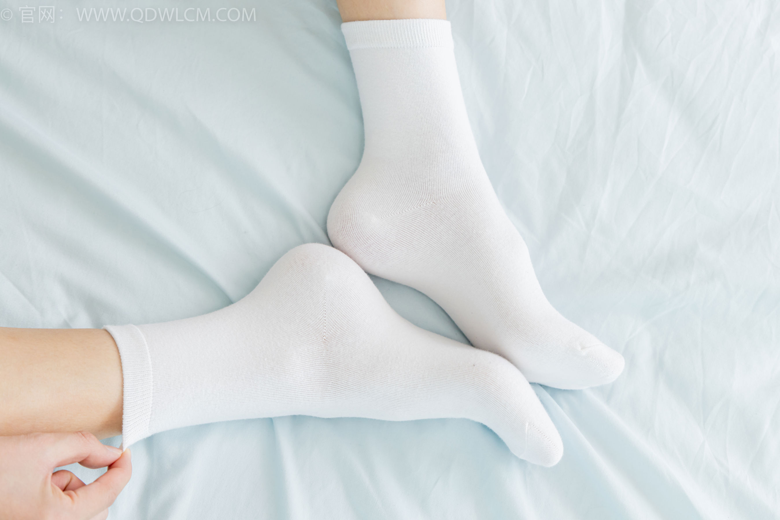 物恋传媒 No.2402 茯苓 - 板鞋、白棉袜、裸足/(190P)