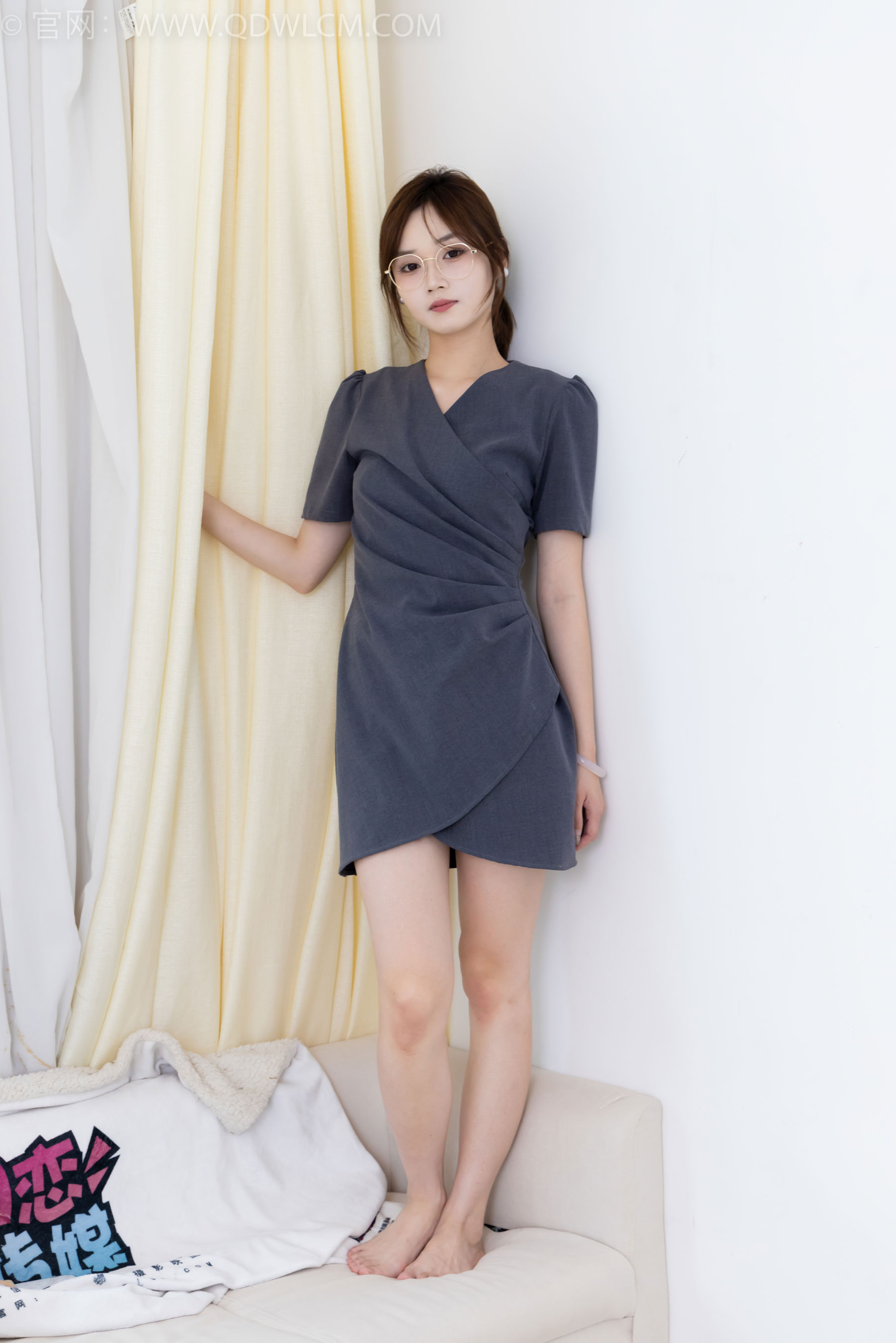 物恋传媒 No.2413 橙子 - 三双高跟凉鞋、薄肉丝、裸足/(150P)