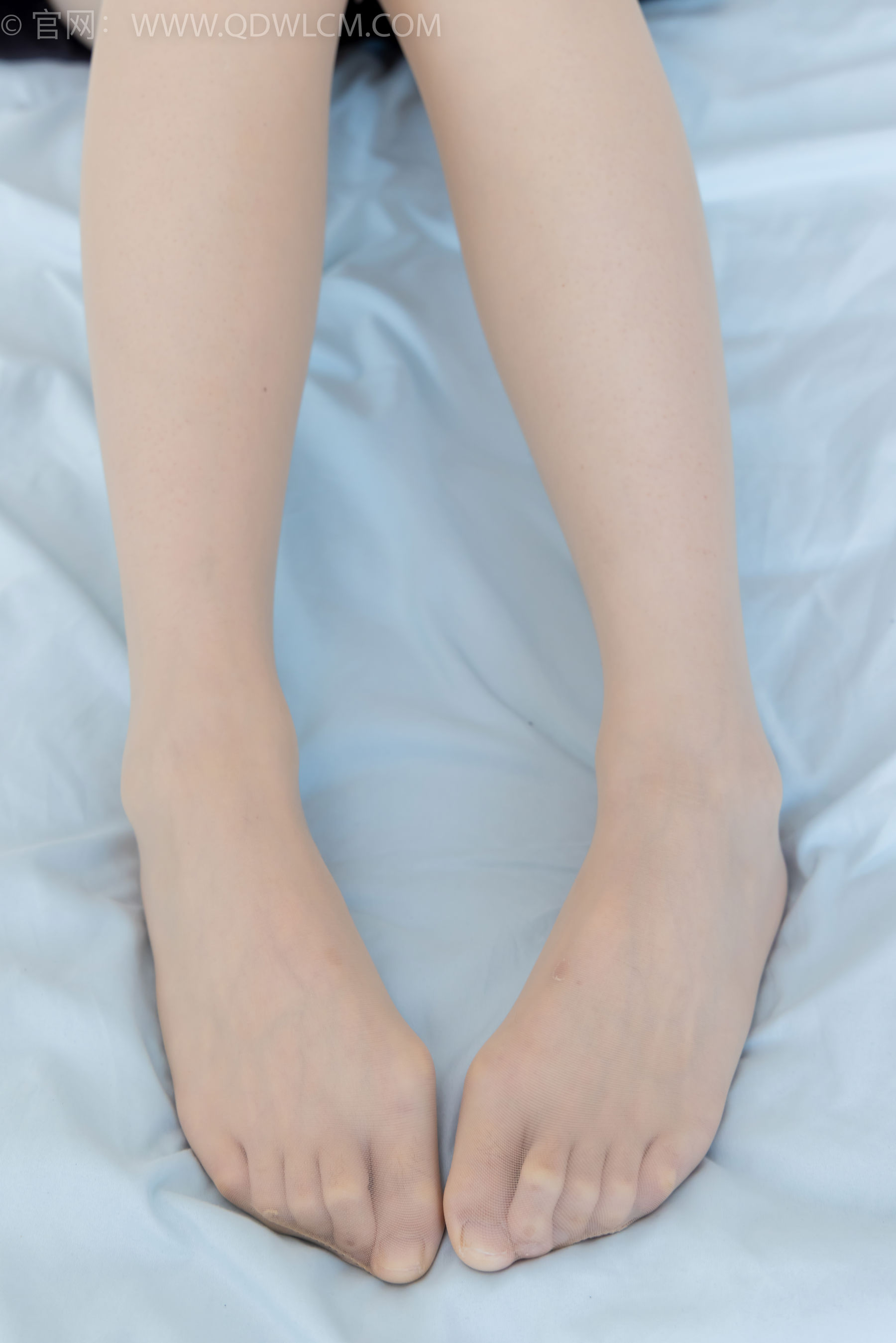 物恋传媒 No.2413 橙子 - 三双高跟凉鞋、薄肉丝、裸足/(150P)