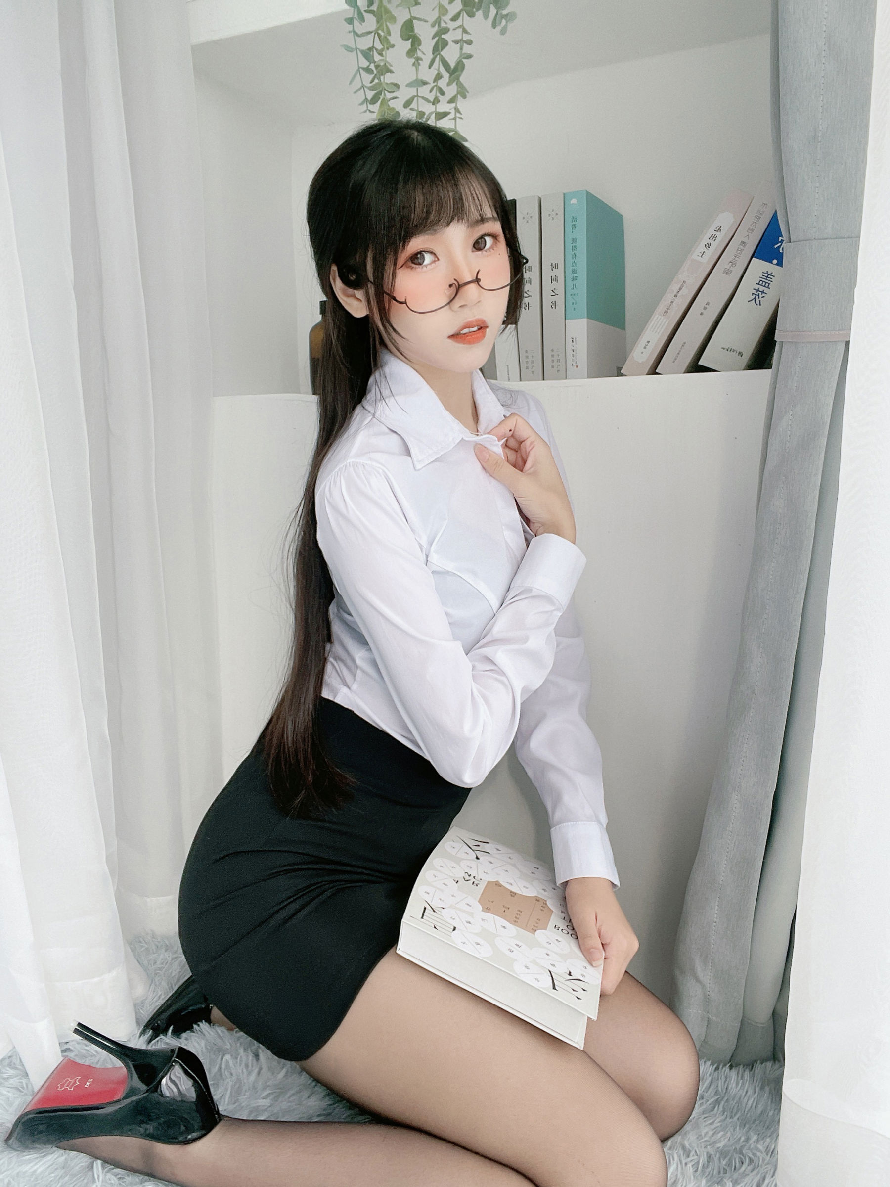 微博人气Coser 不呆猫 - 黑丝包臀OL/(24P)