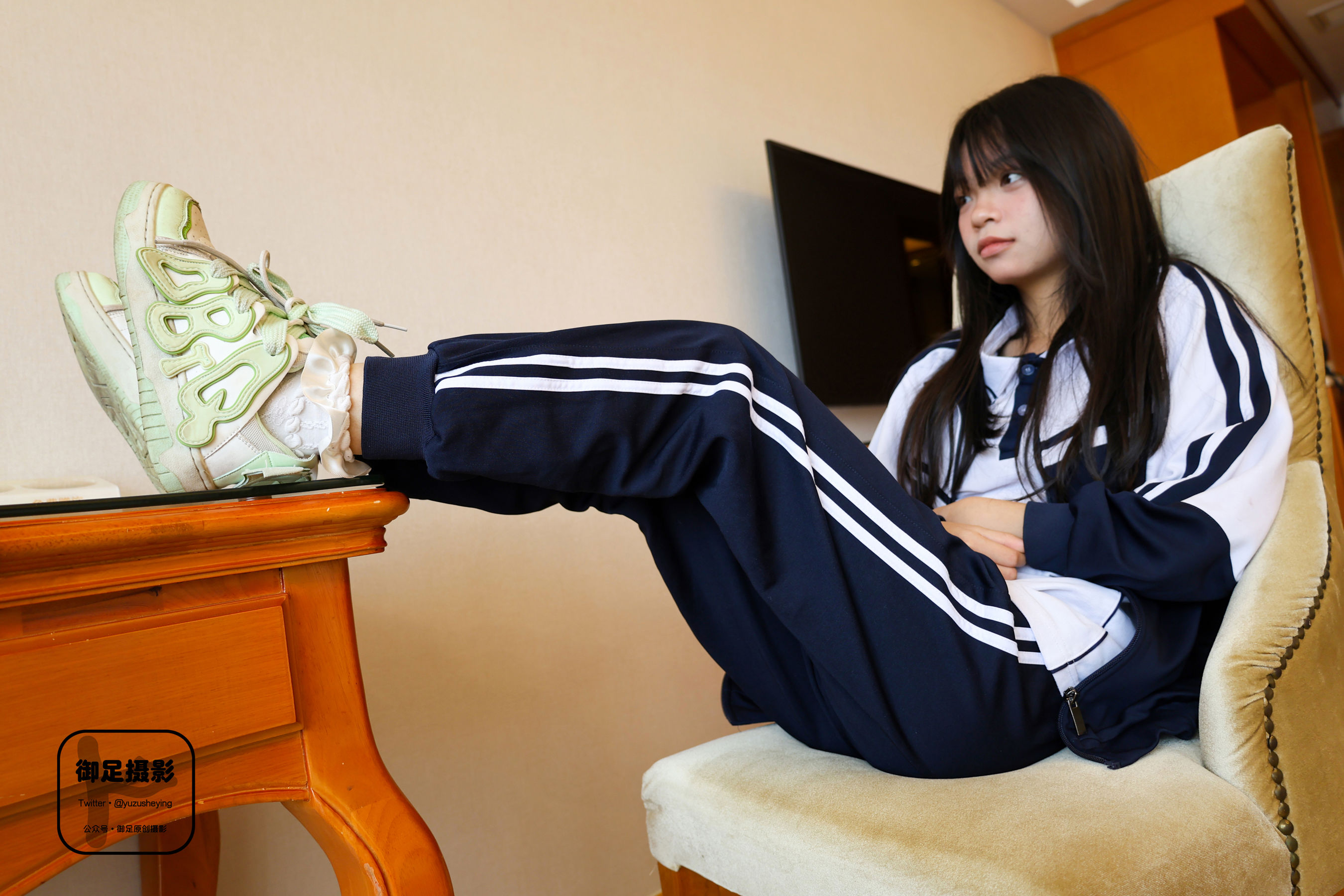 御足摄影 - 校服踩踩踩/(110P)