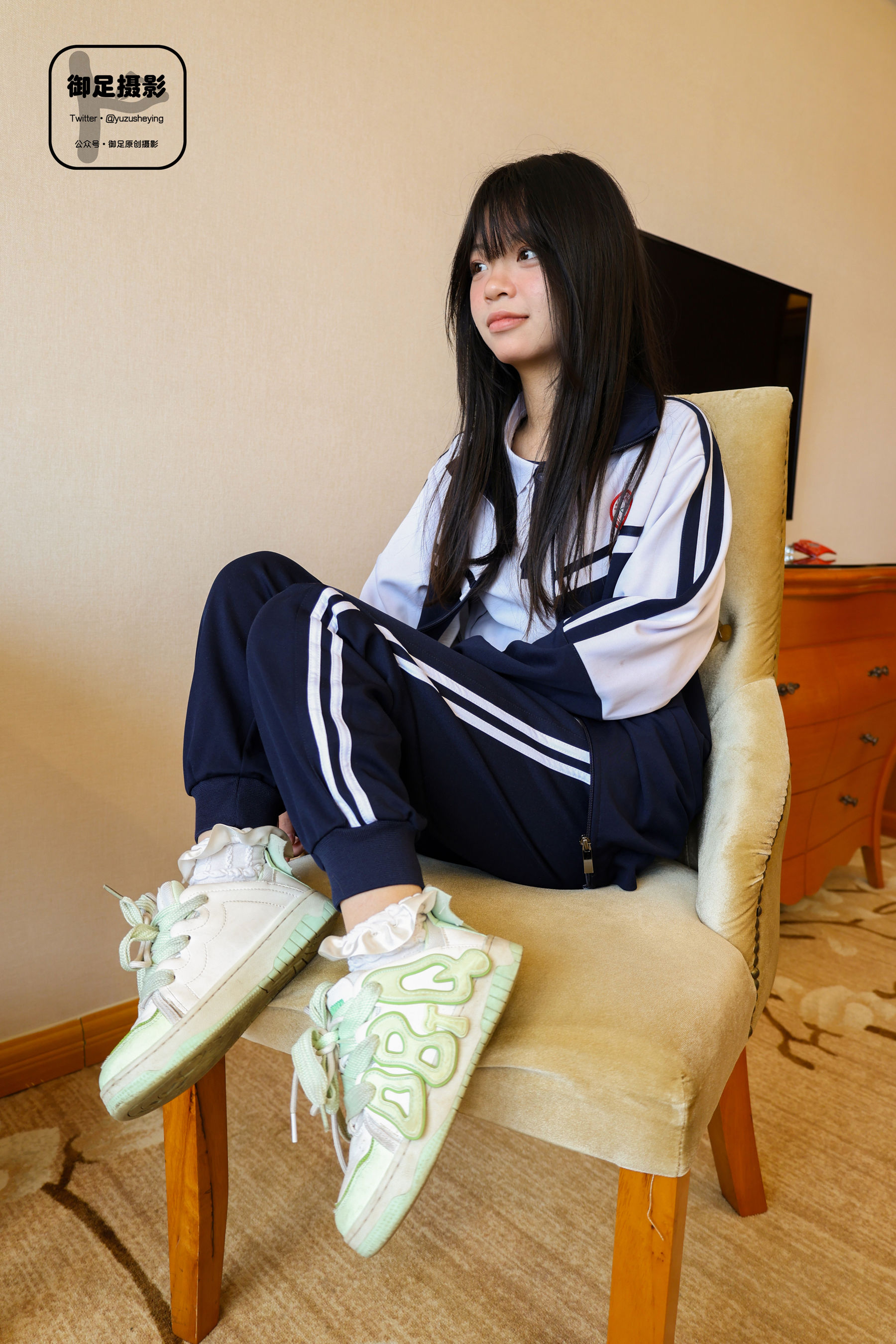 御足摄影 - 校服踩踩踩/(110P)