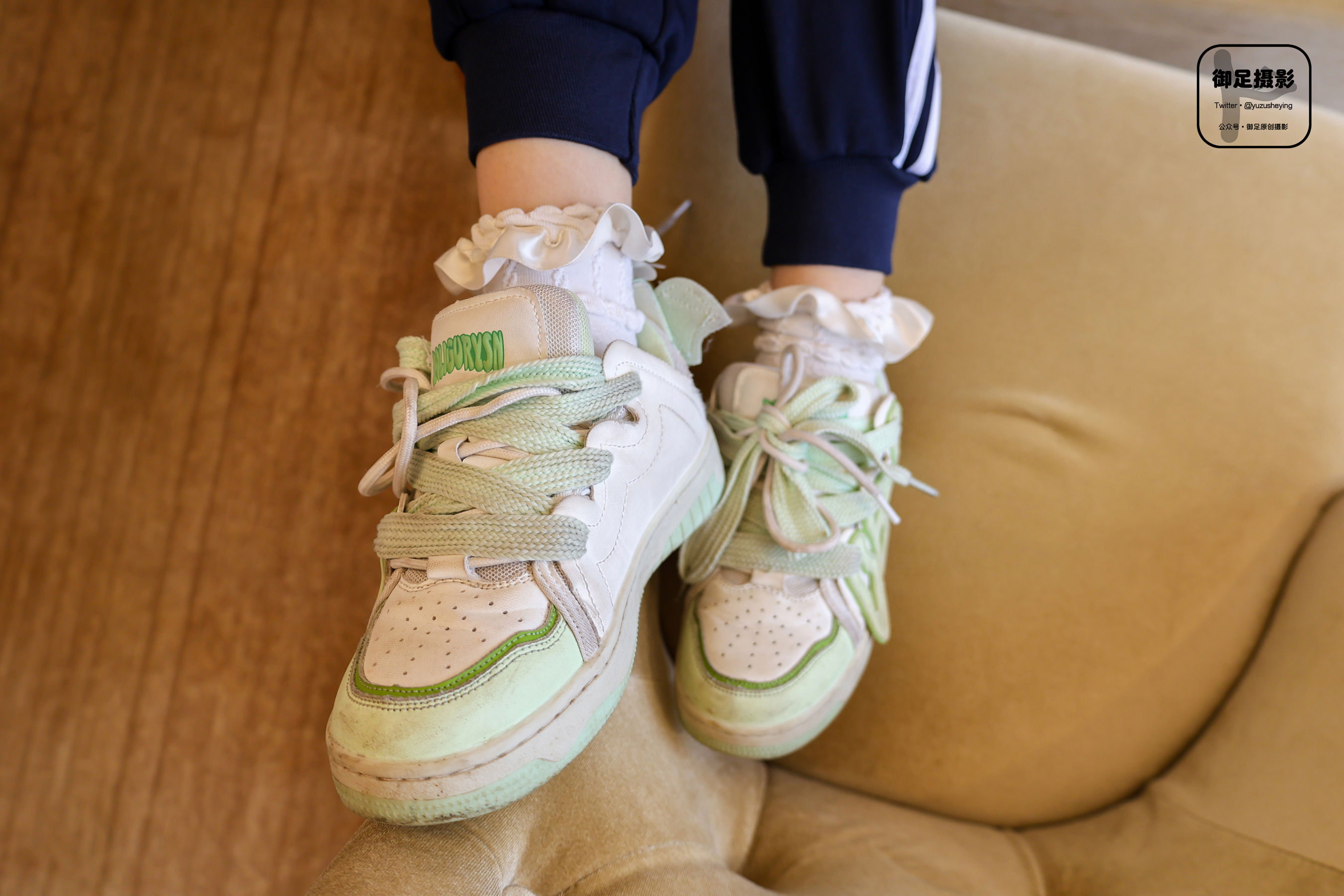 御足摄影 - 校服踩踩踩/(110P)