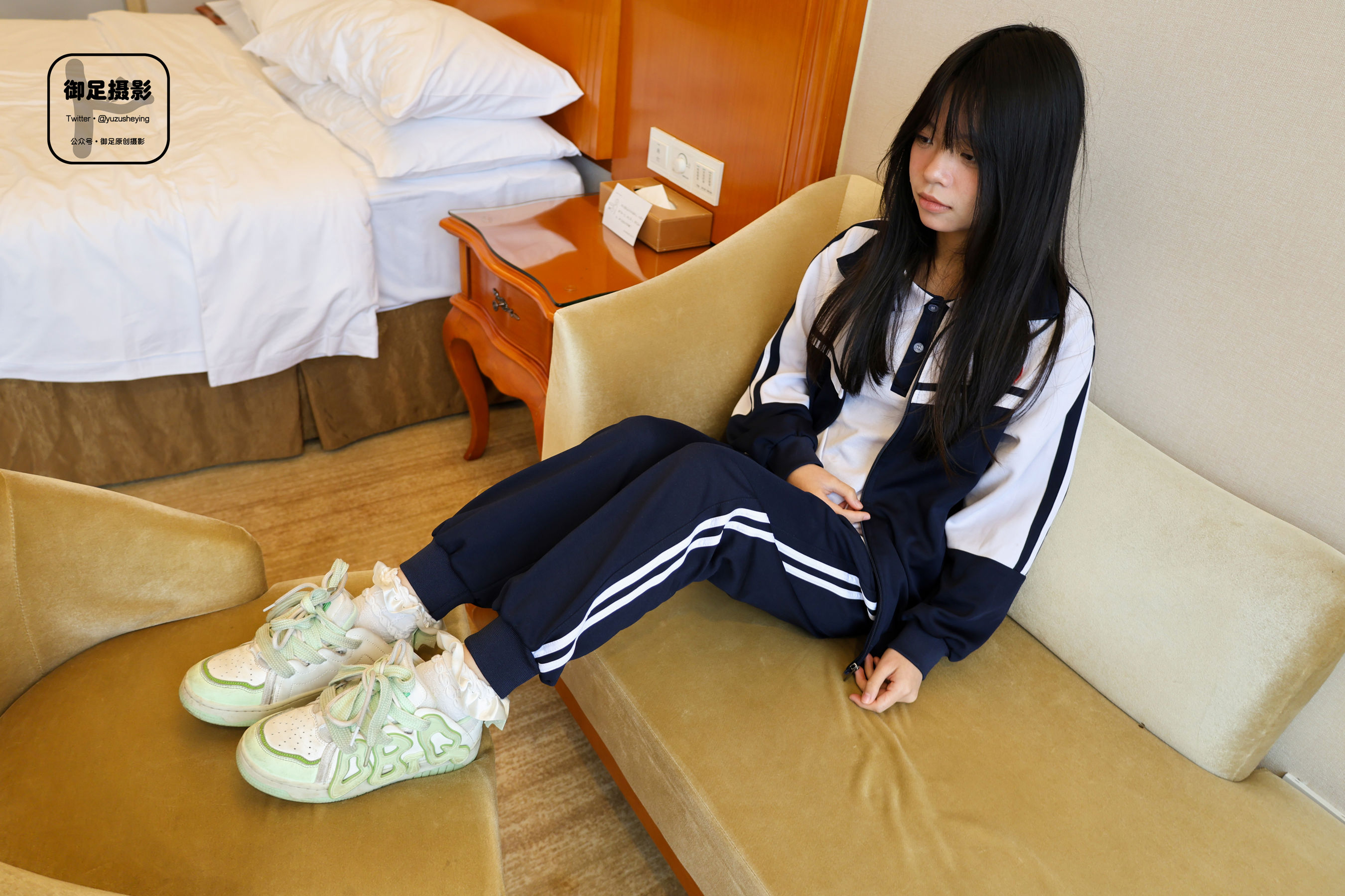 御足摄影 - 校服踩踩踩/(110P)