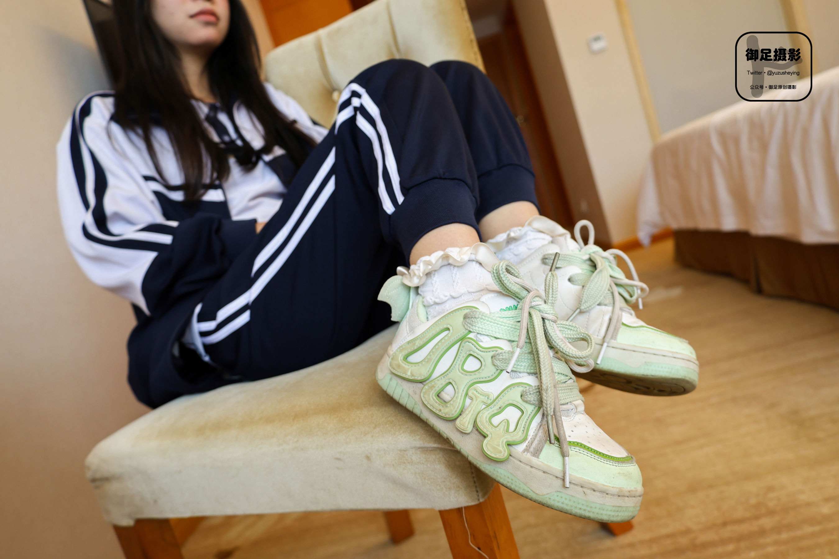 御足摄影 - 校服踩踩踩/(110P)