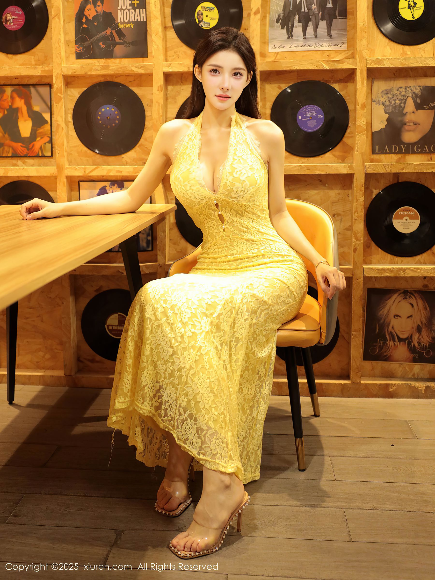 [秀人XiuRen] 2025.09.01 No.10715 梨霜儿/(78P)