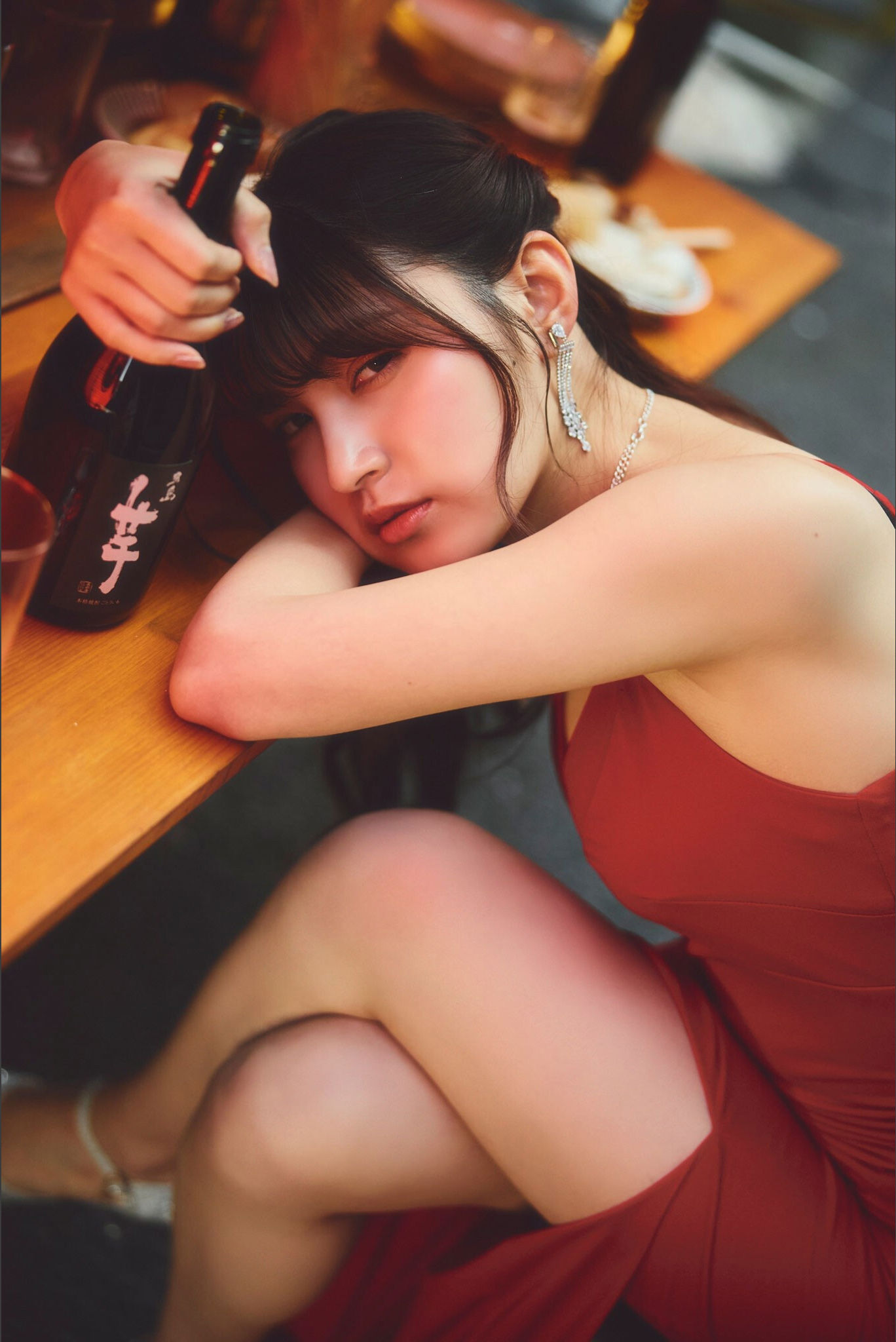 神志那結衣 - 赤いドレスを脱いだら/(50P)