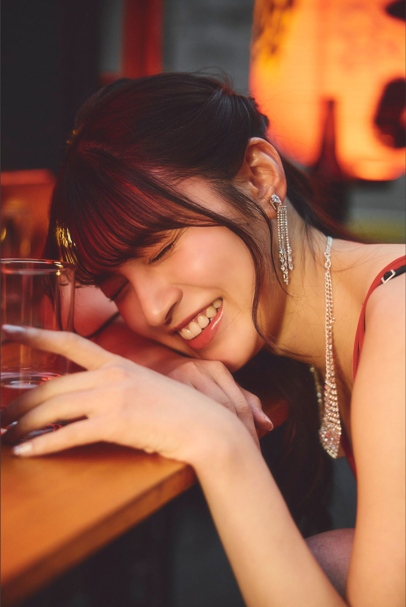 神志那結衣 - 赤いドレスを脱いだら/(50P)