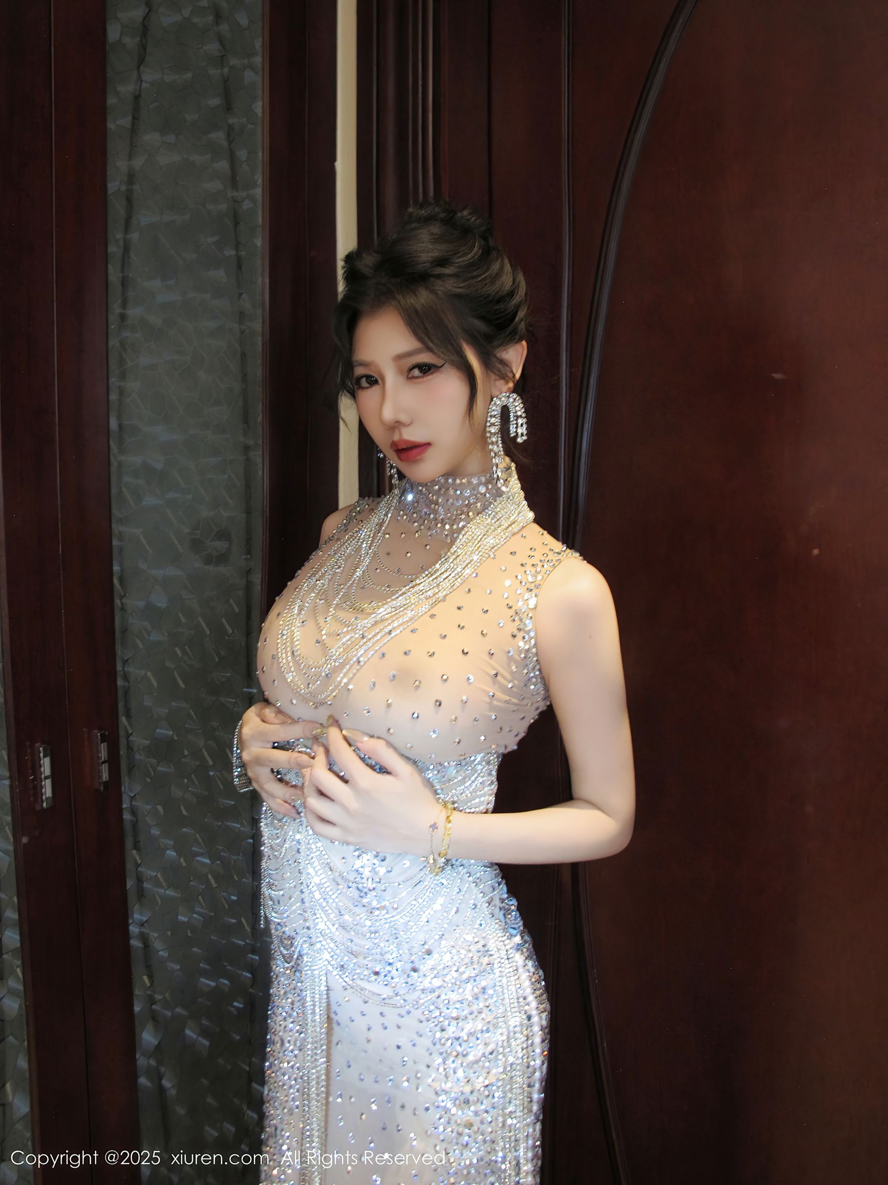 [秀人XiuRen] 2025.09.24 No.10802 尹甜甜sunny/(88P)