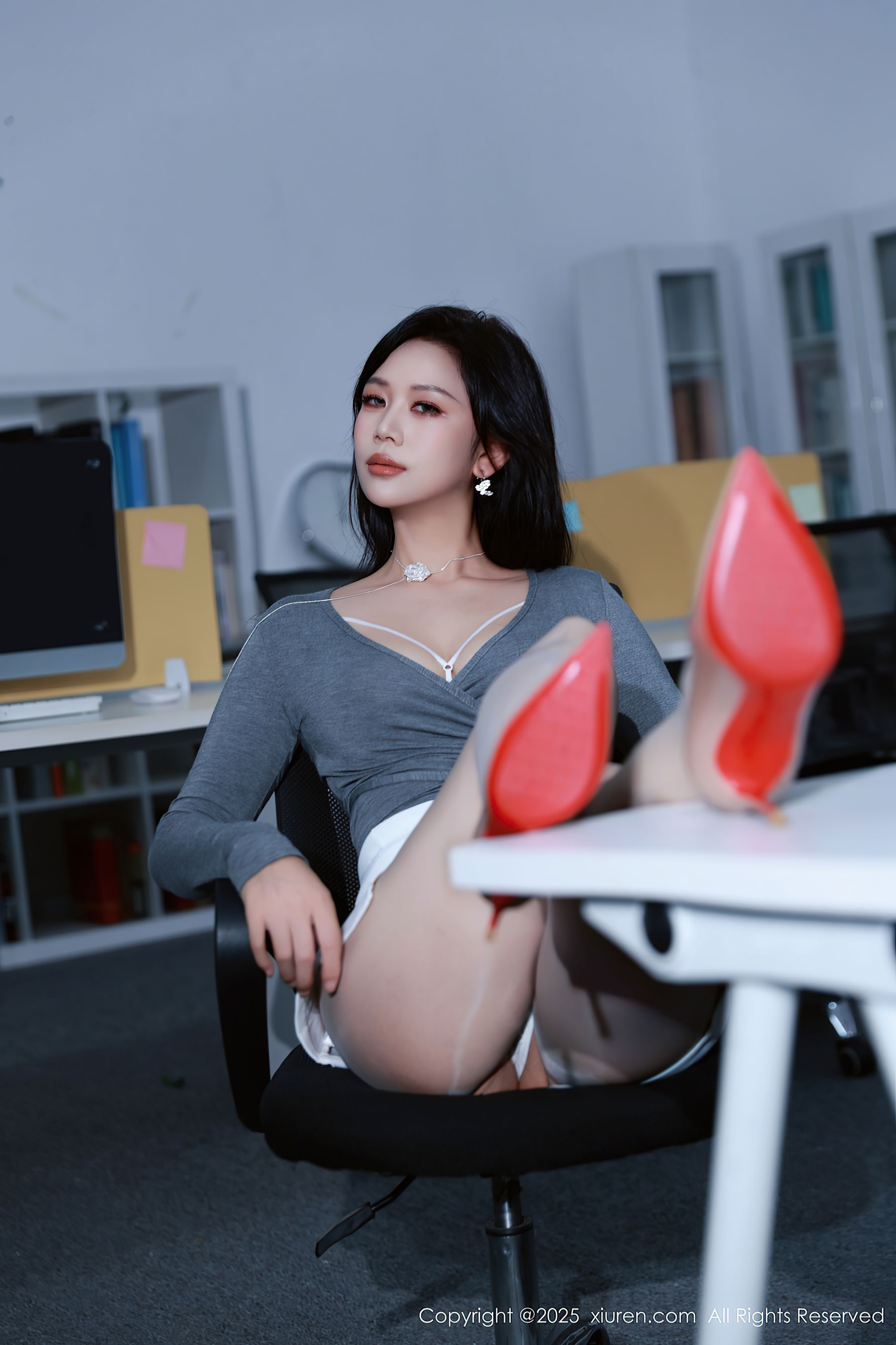 [秀人XiuRen] 2025.09.18 No.10780 玫瑰我爱你/(75P)