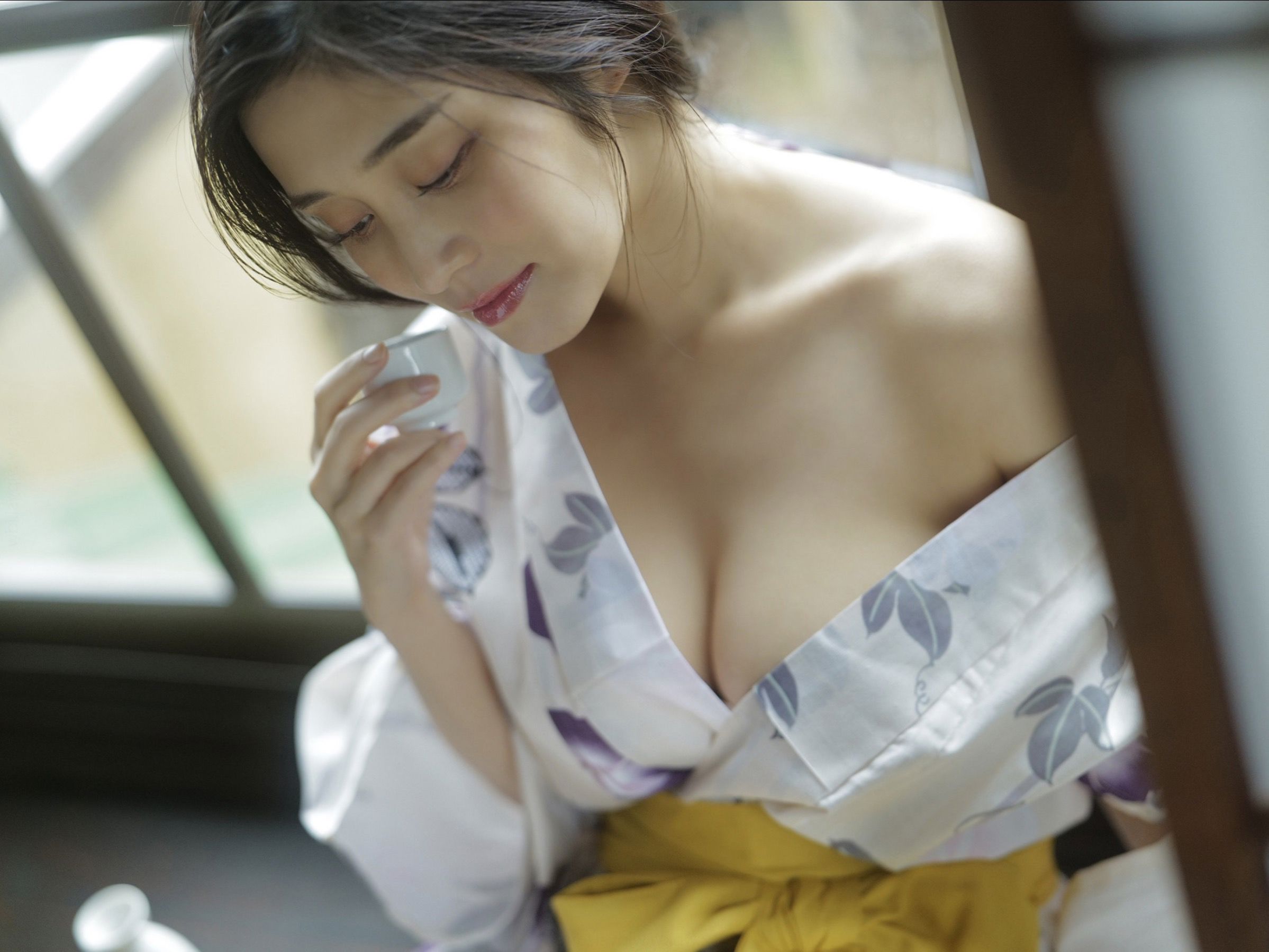 高橋凛 - 酔いたい気分なの/(39P)