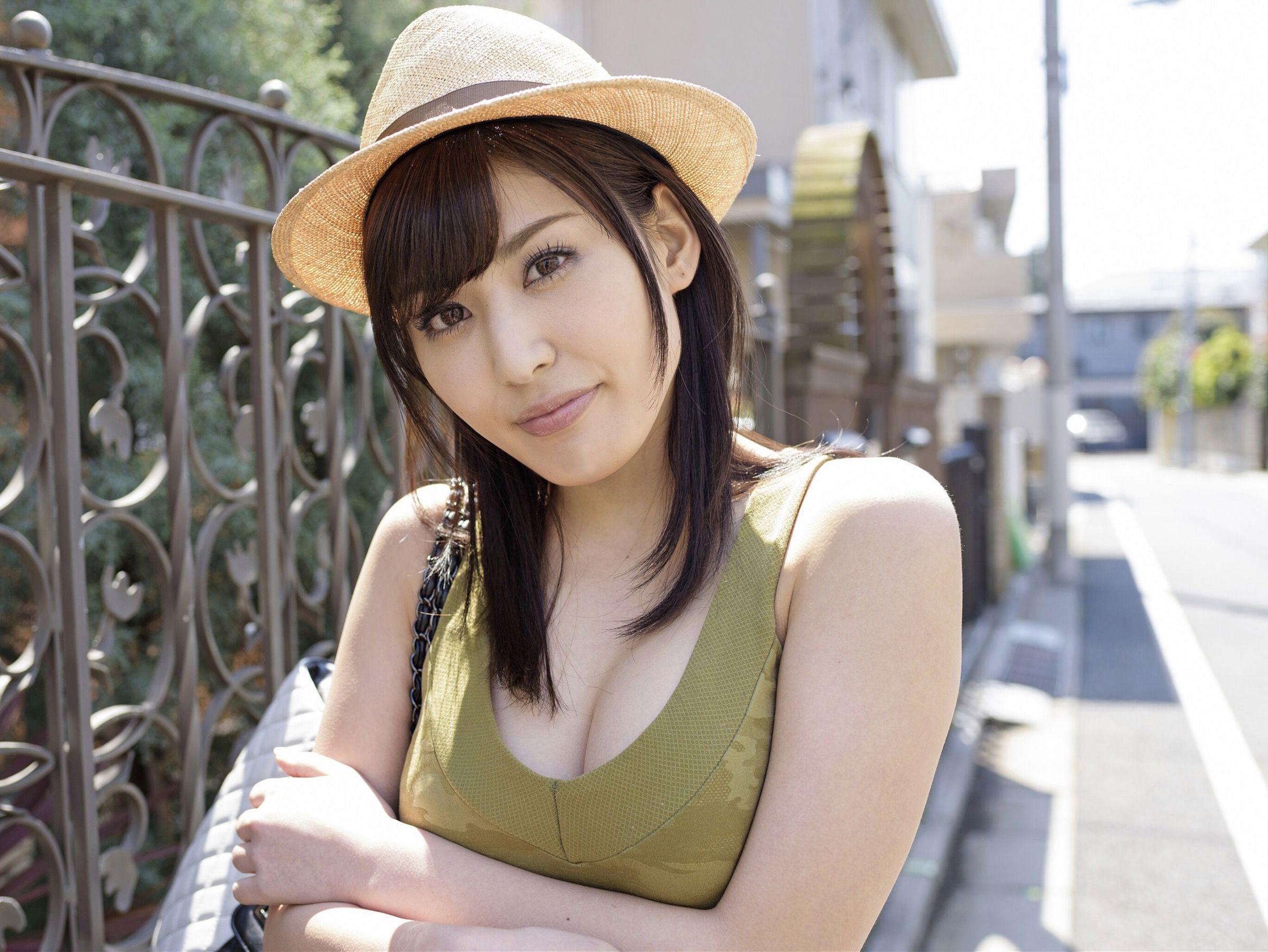 金子智美 - 濡れた美ボディ/(56P)