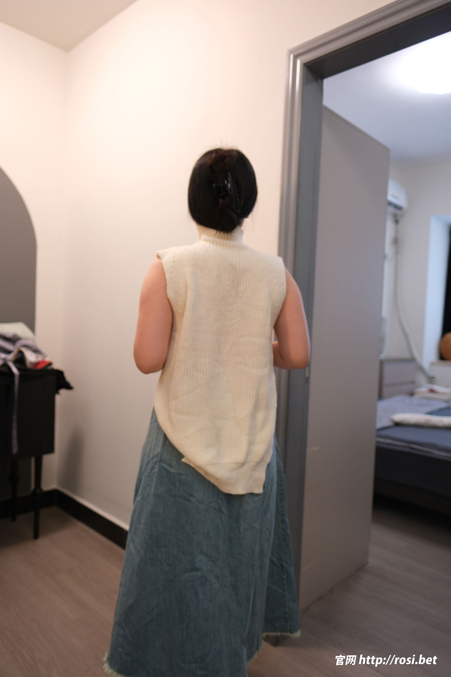 [ROSI写真] 2025.10.13 NO.5061/(161P)