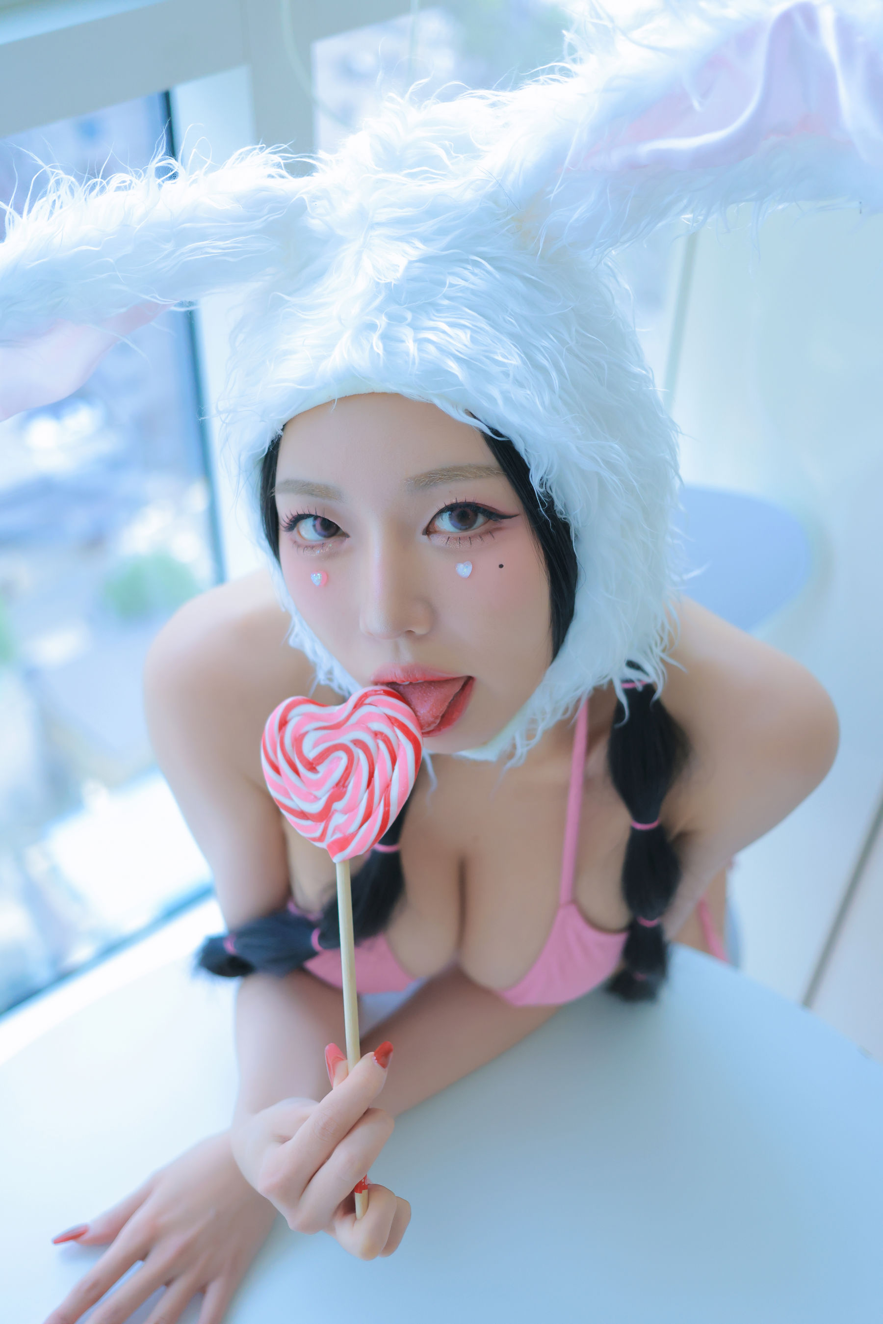 Dongeuran - Naked Bunny/(210P)