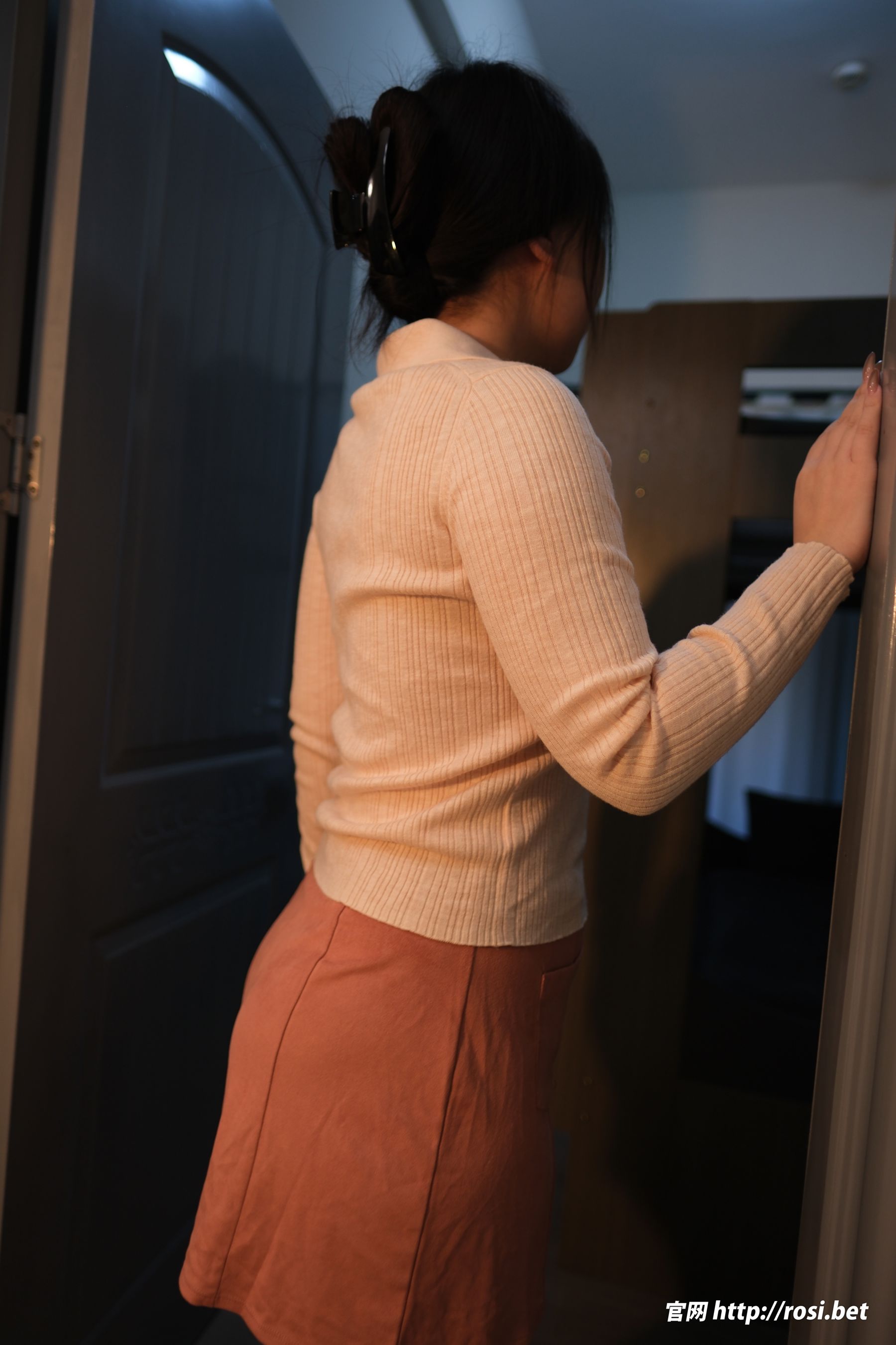 [ROSI写真] 2025.10.23 NO.5071/(85P)