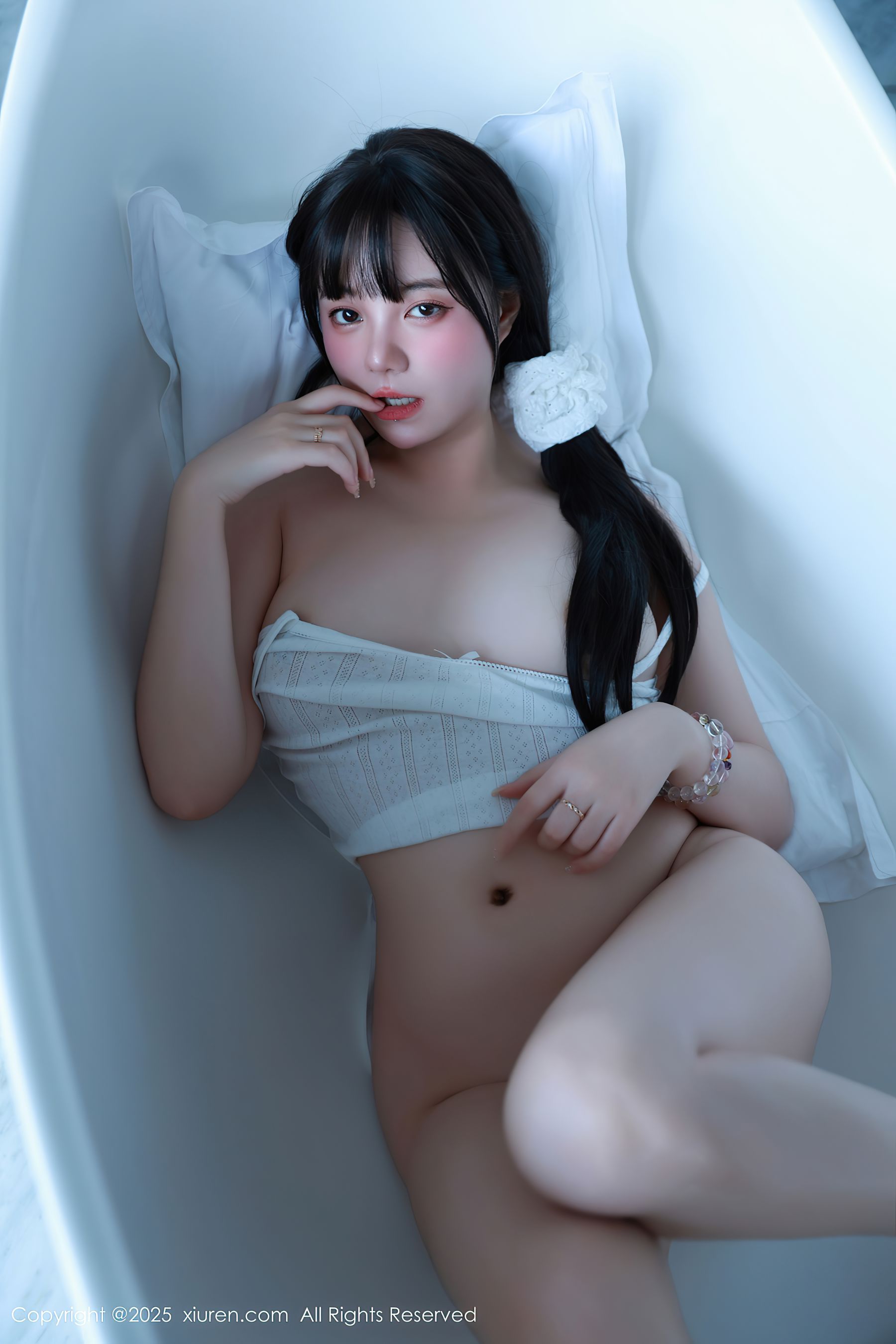 [秀人XiuRen] 2025.10.09 No.10841 软情/(70P)