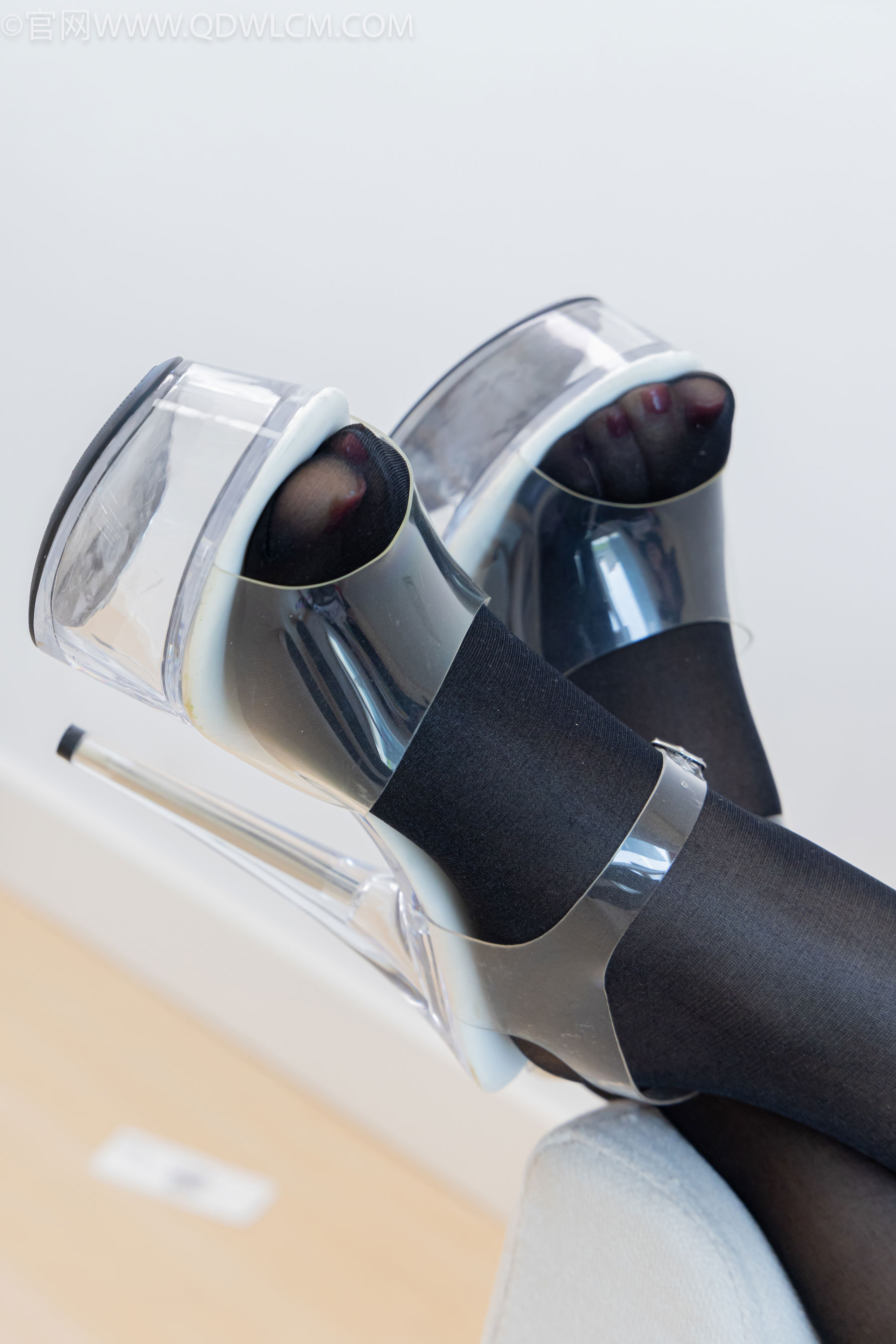 物恋传媒 No.2478 嘟嘟 - cos服、高跟凉鞋、薄白丝、薄黑丝/(183P)