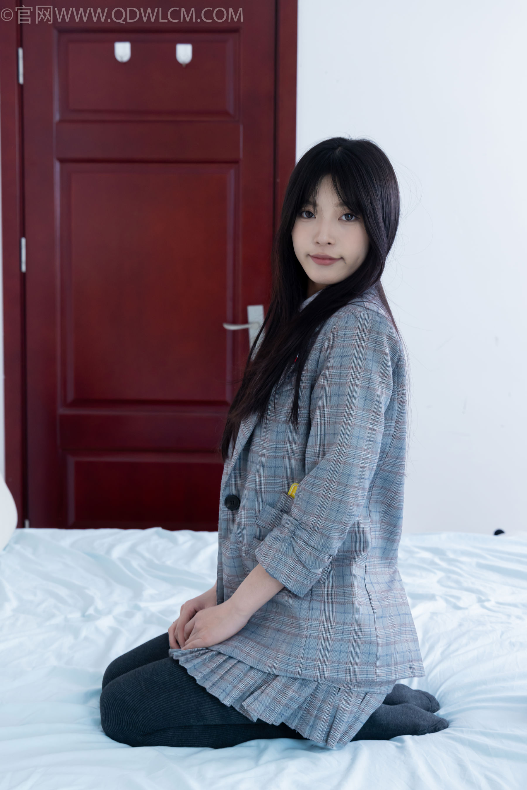 物恋传媒 No.2479 茯苓 - 皮鞋、厚灰连裤棉袜/(160P)