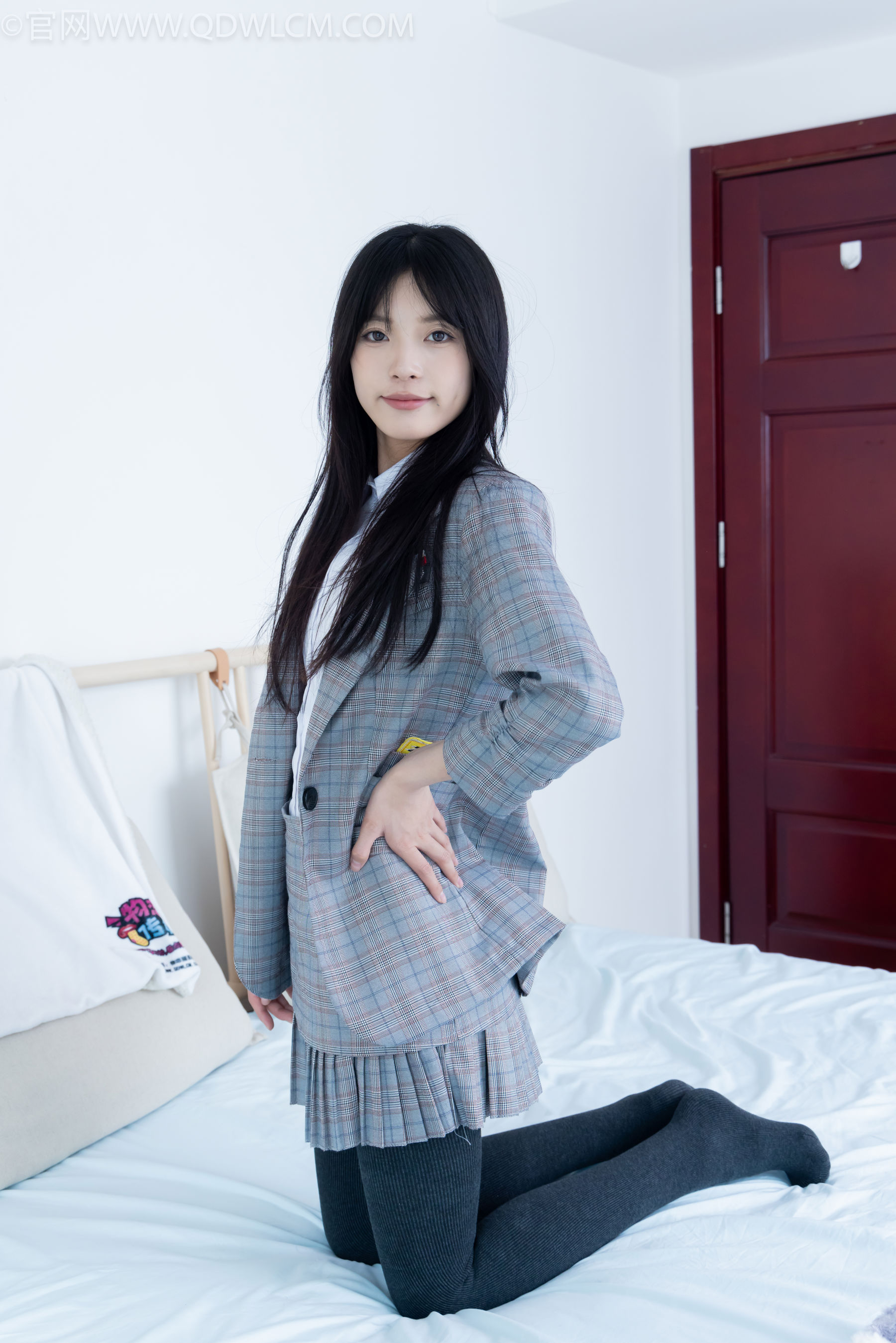 物恋传媒 No.2479 茯苓 - 皮鞋、厚灰连裤棉袜/(160P)