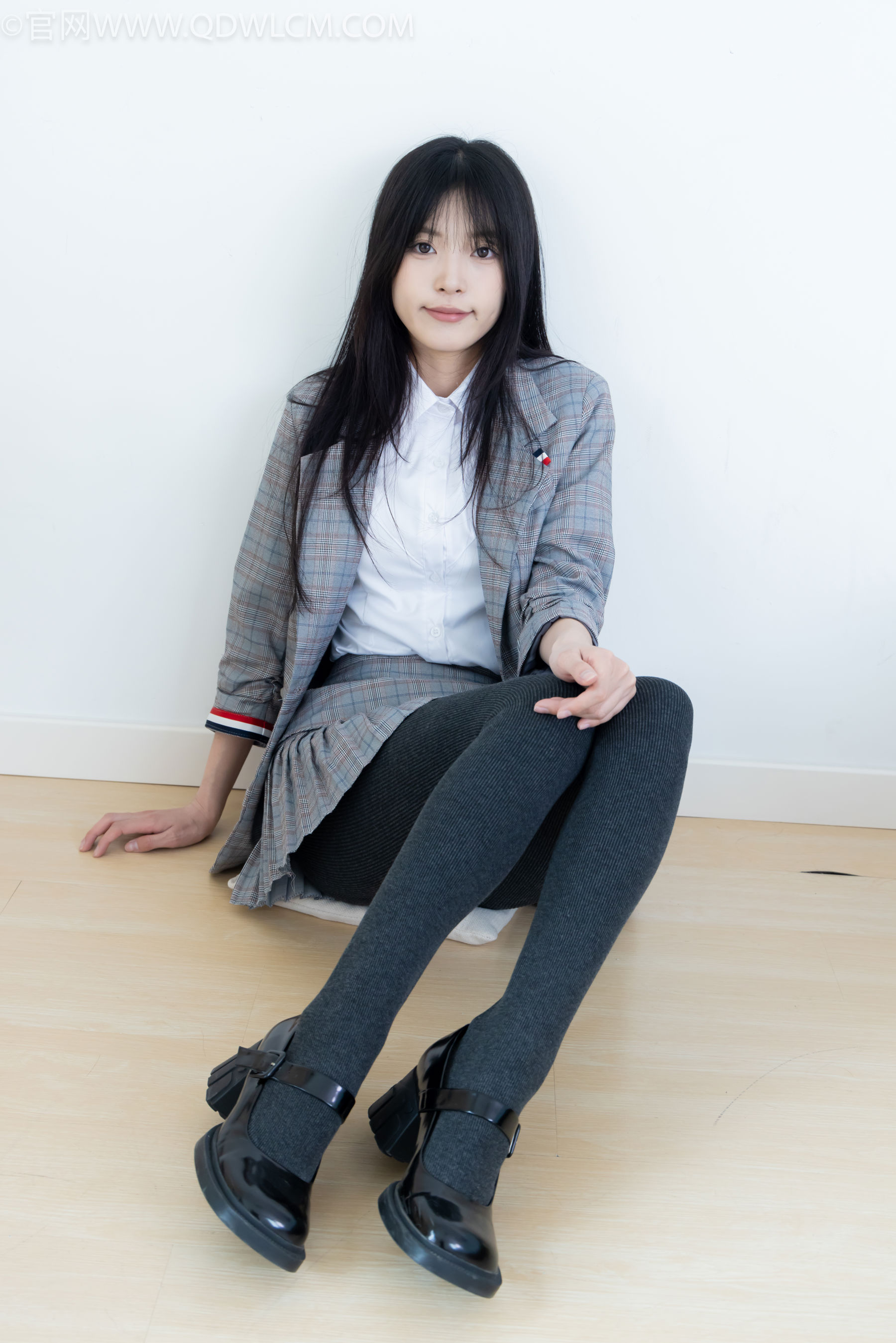 物恋传媒 No.2479 茯苓 - 皮鞋、厚灰连裤棉袜/(160P)