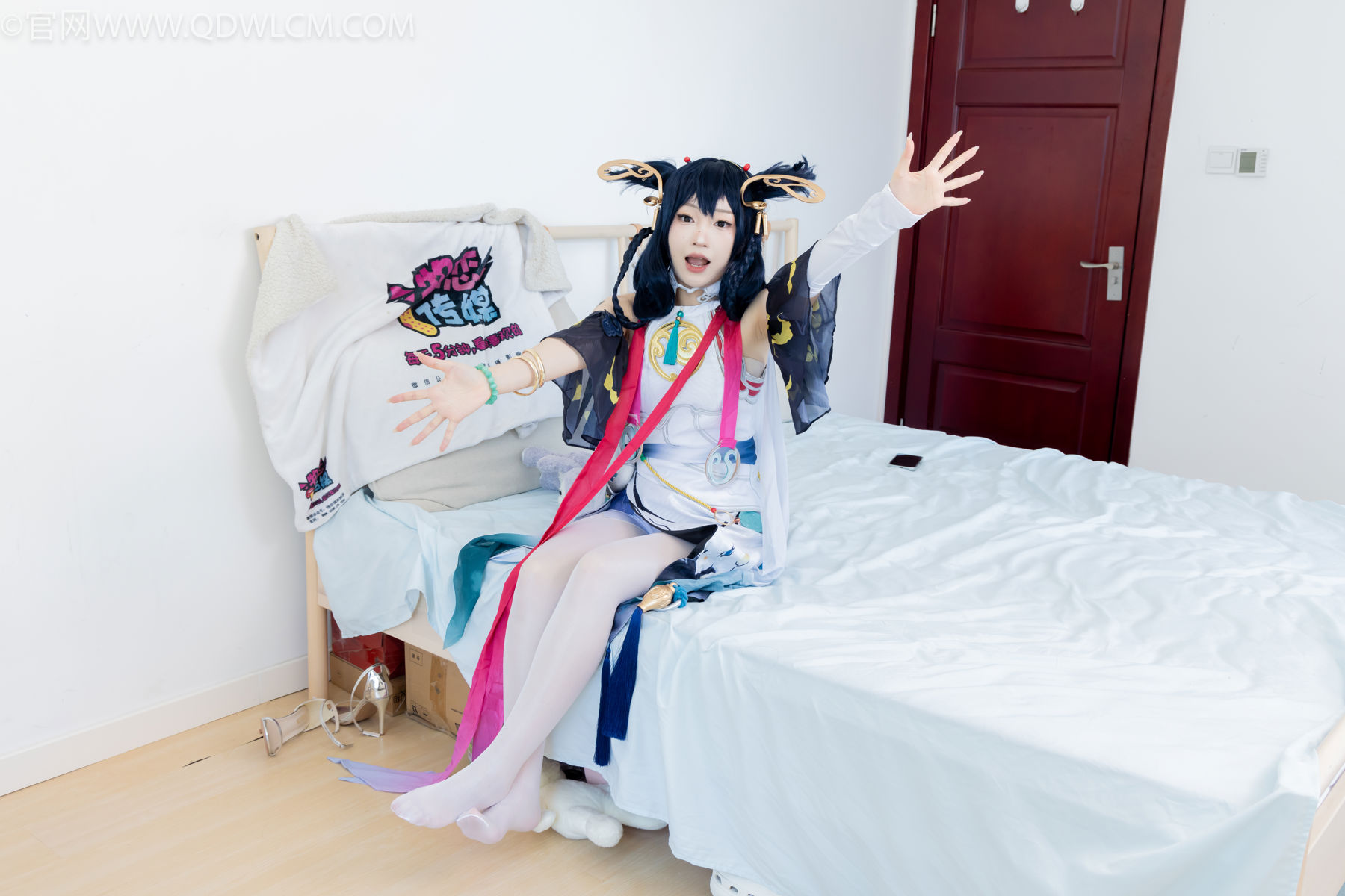 物恋传媒 No.2478 嘟嘟 - cos服、高跟凉鞋、薄白丝、薄黑丝/(183P)