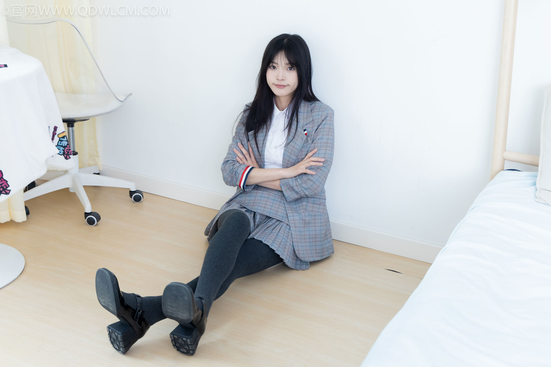 物恋传媒 No.2479 茯苓 - 皮鞋、厚灰连裤棉袜/(160P)