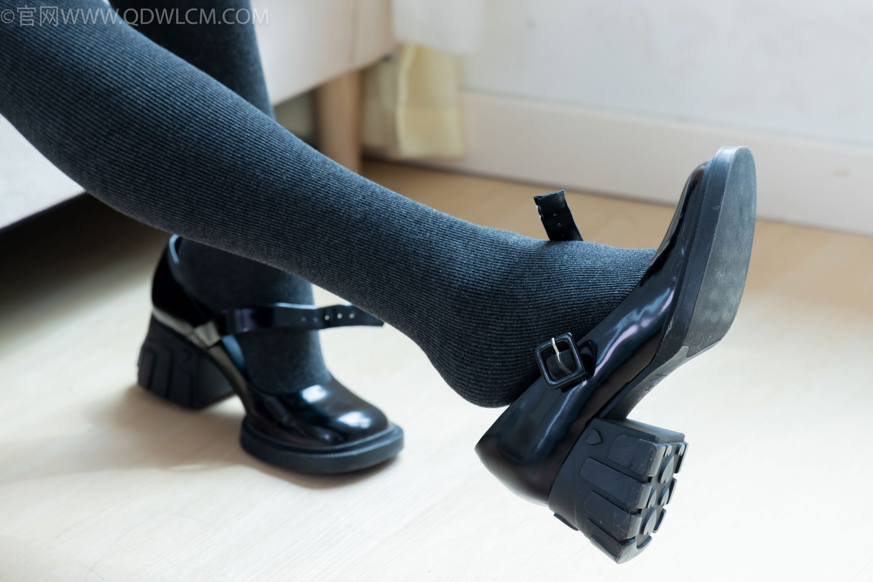 物恋传媒 No.2479 茯苓 - 皮鞋、厚灰连裤棉袜/(160P)