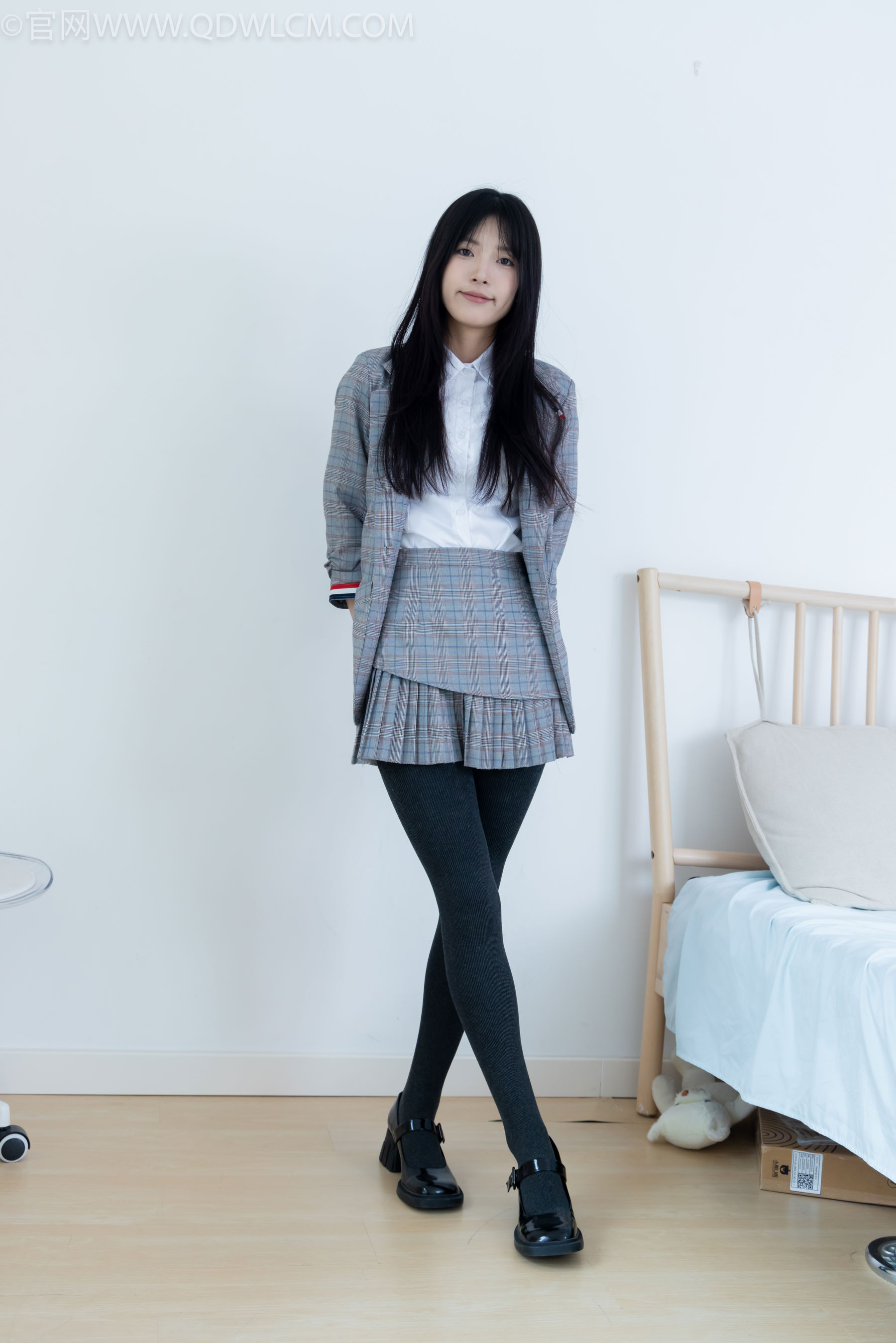 物恋传媒 No.2479 茯苓 - 皮鞋、厚灰连裤棉袜/(160P)