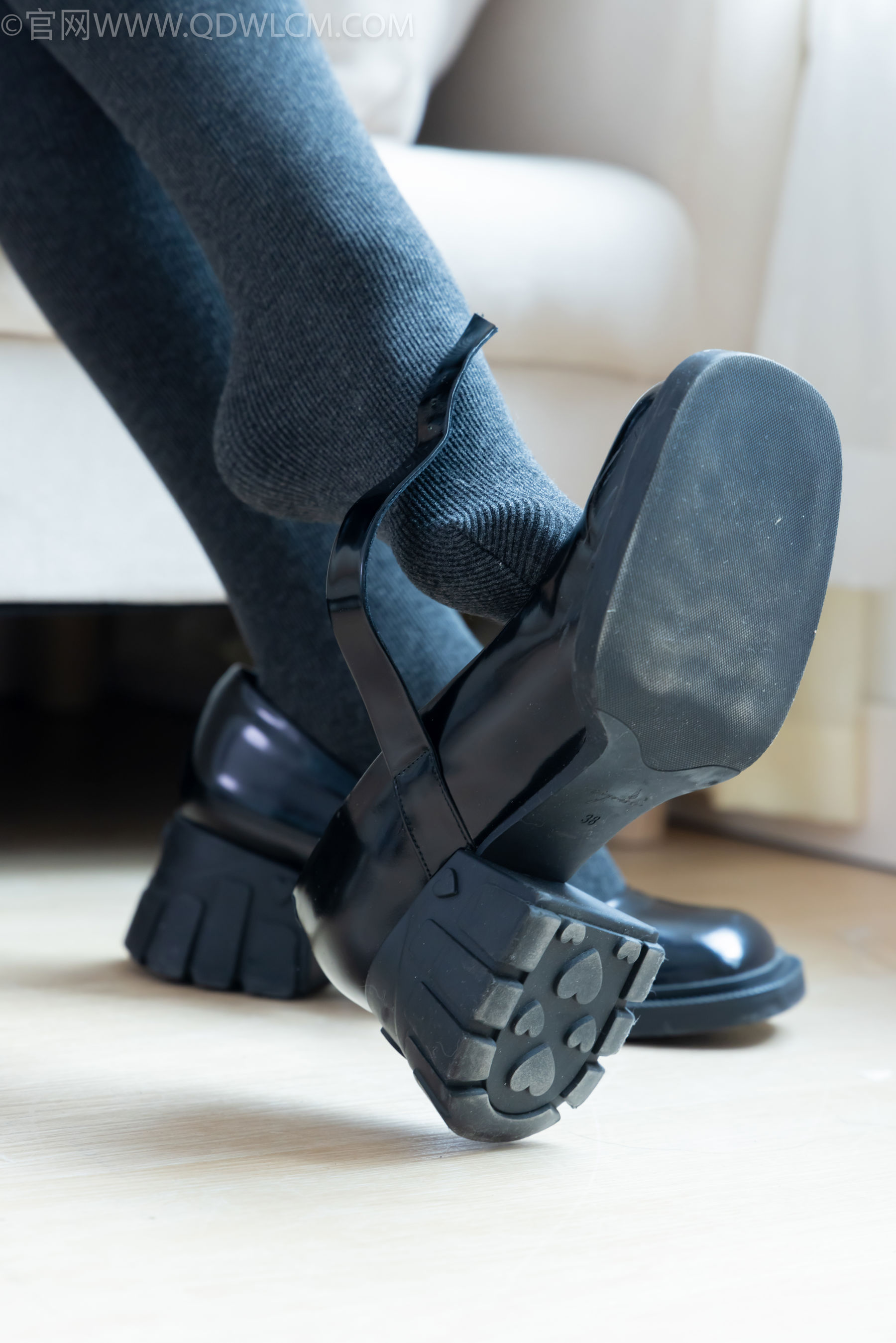 物恋传媒 No.2479 茯苓 - 皮鞋、厚灰连裤棉袜/(160P)