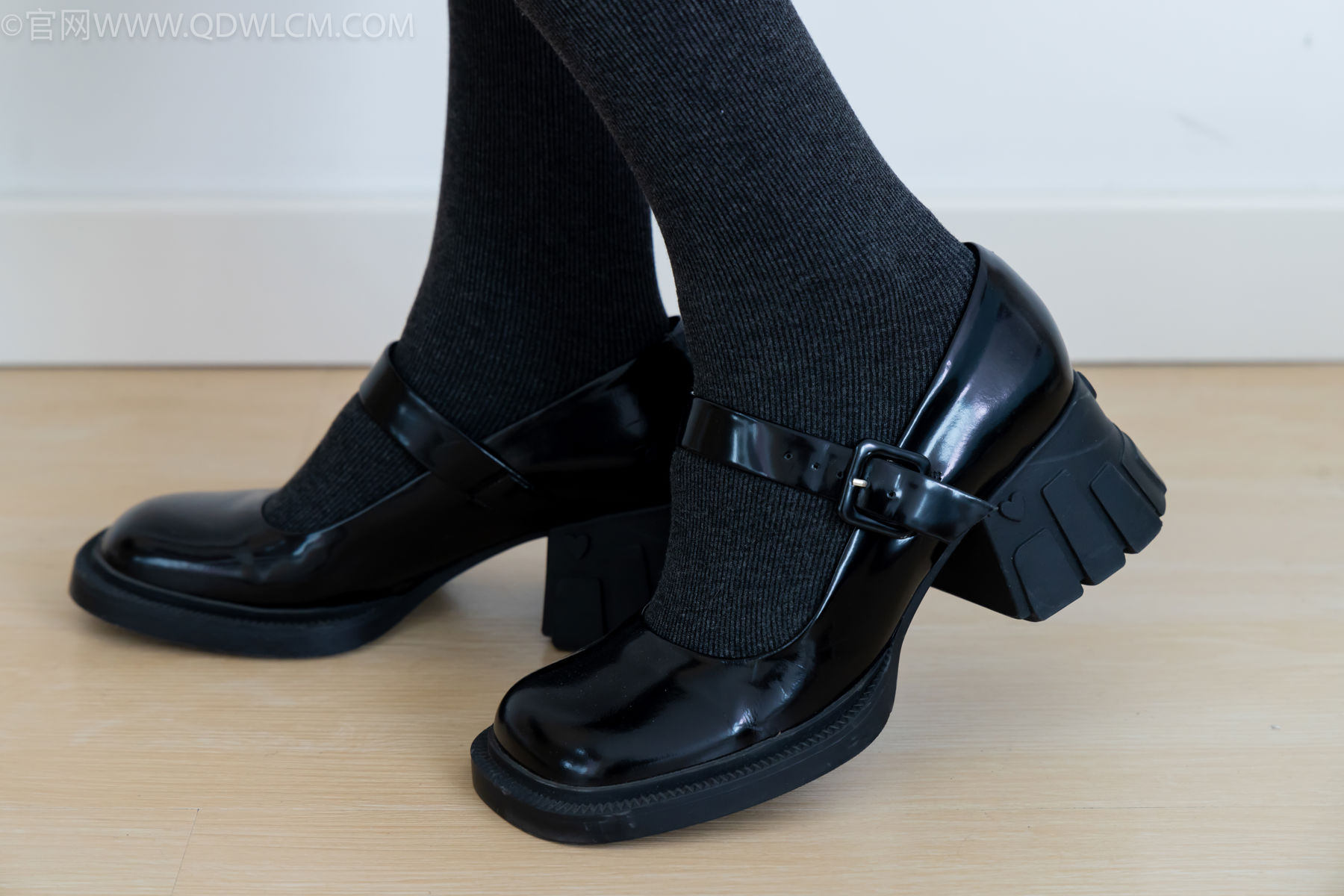 物恋传媒 No.2479 茯苓 - 皮鞋、厚灰连裤棉袜/(160P)