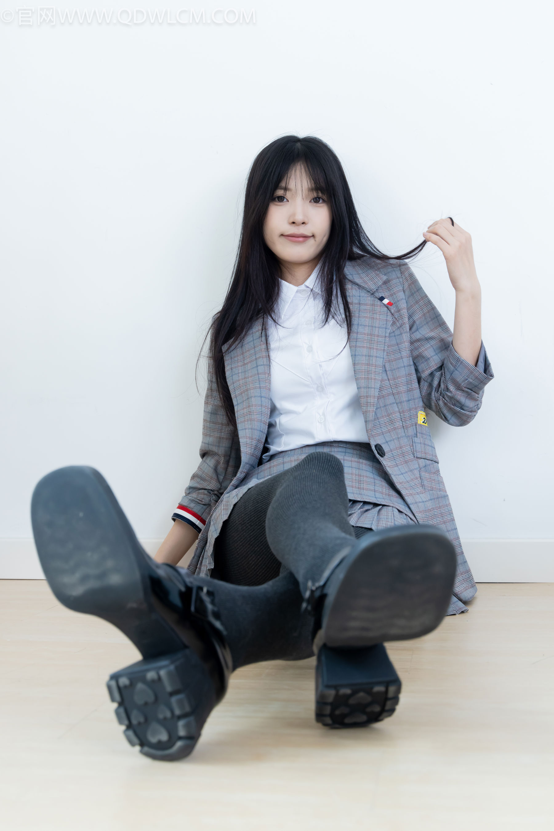 物恋传媒 No.2479 茯苓 - 皮鞋、厚灰连裤棉袜/(160P)