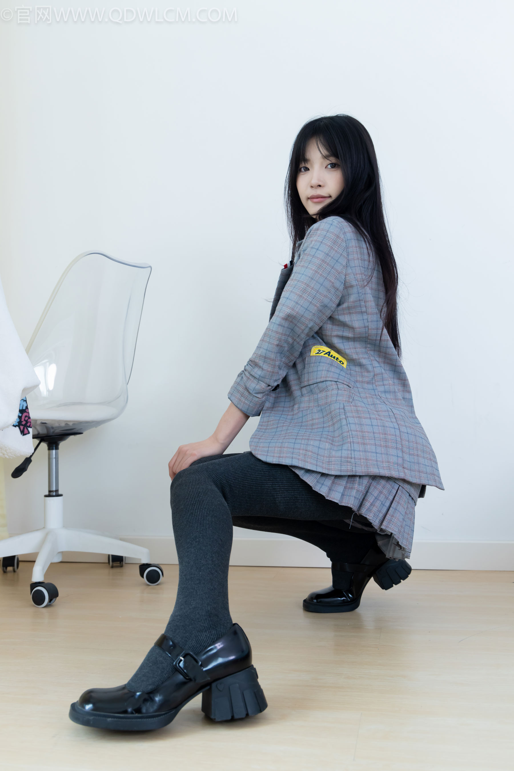 物恋传媒 No.2479 茯苓 - 皮鞋、厚灰连裤棉袜/(160P)