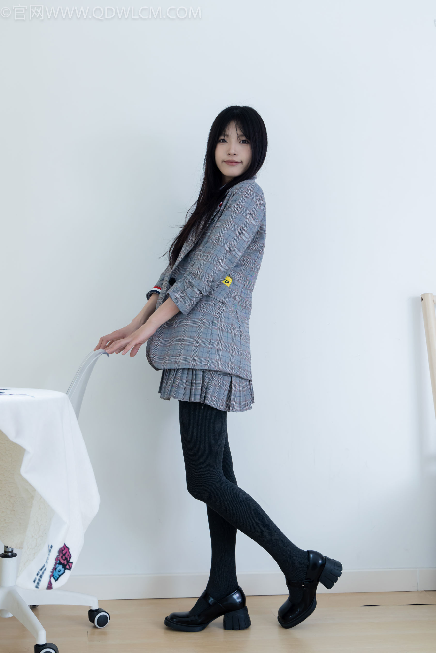 物恋传媒 No.2479 茯苓 - 皮鞋、厚灰连裤棉袜/(160P)