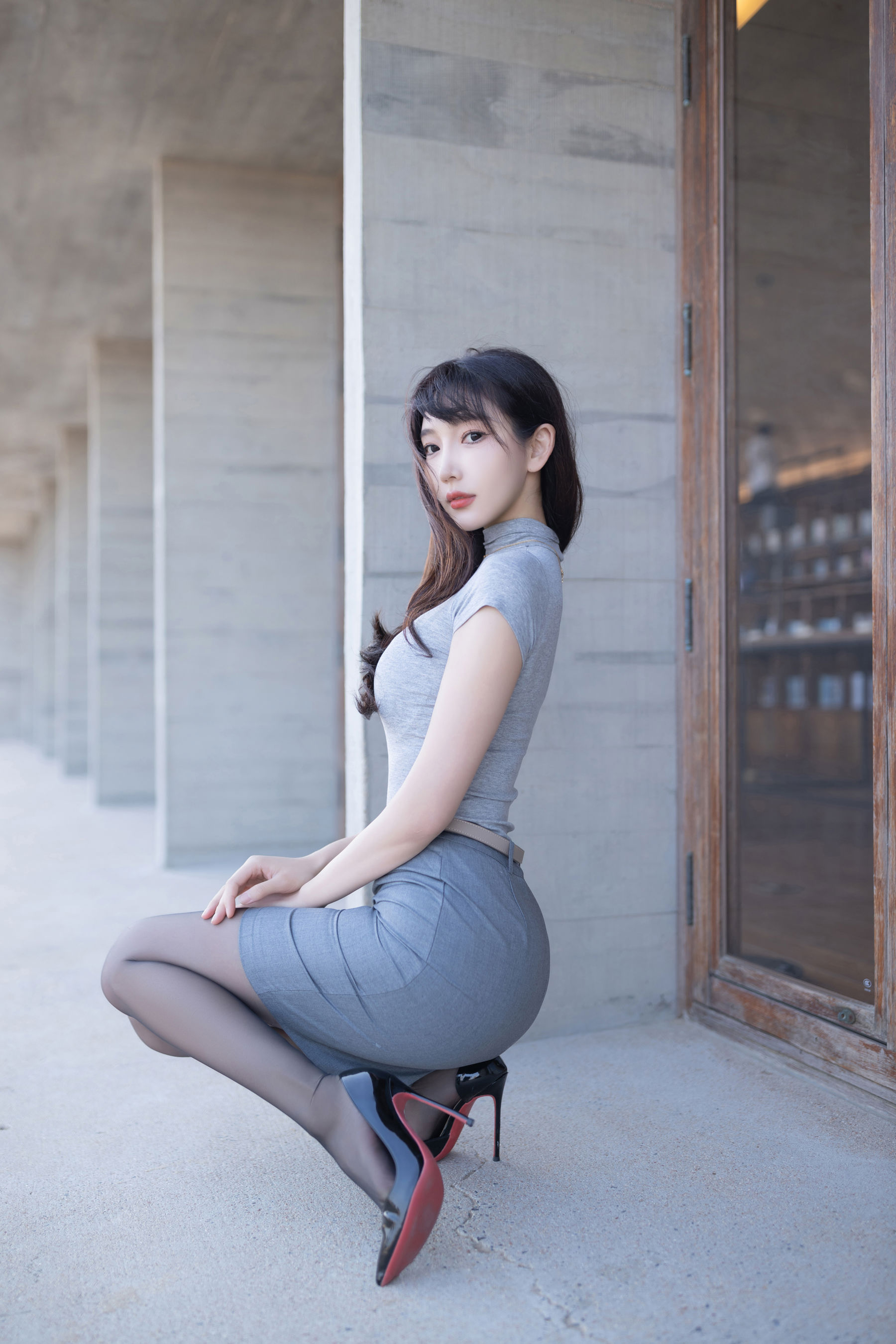 陆萱萱 - 灰色OL/(90P)