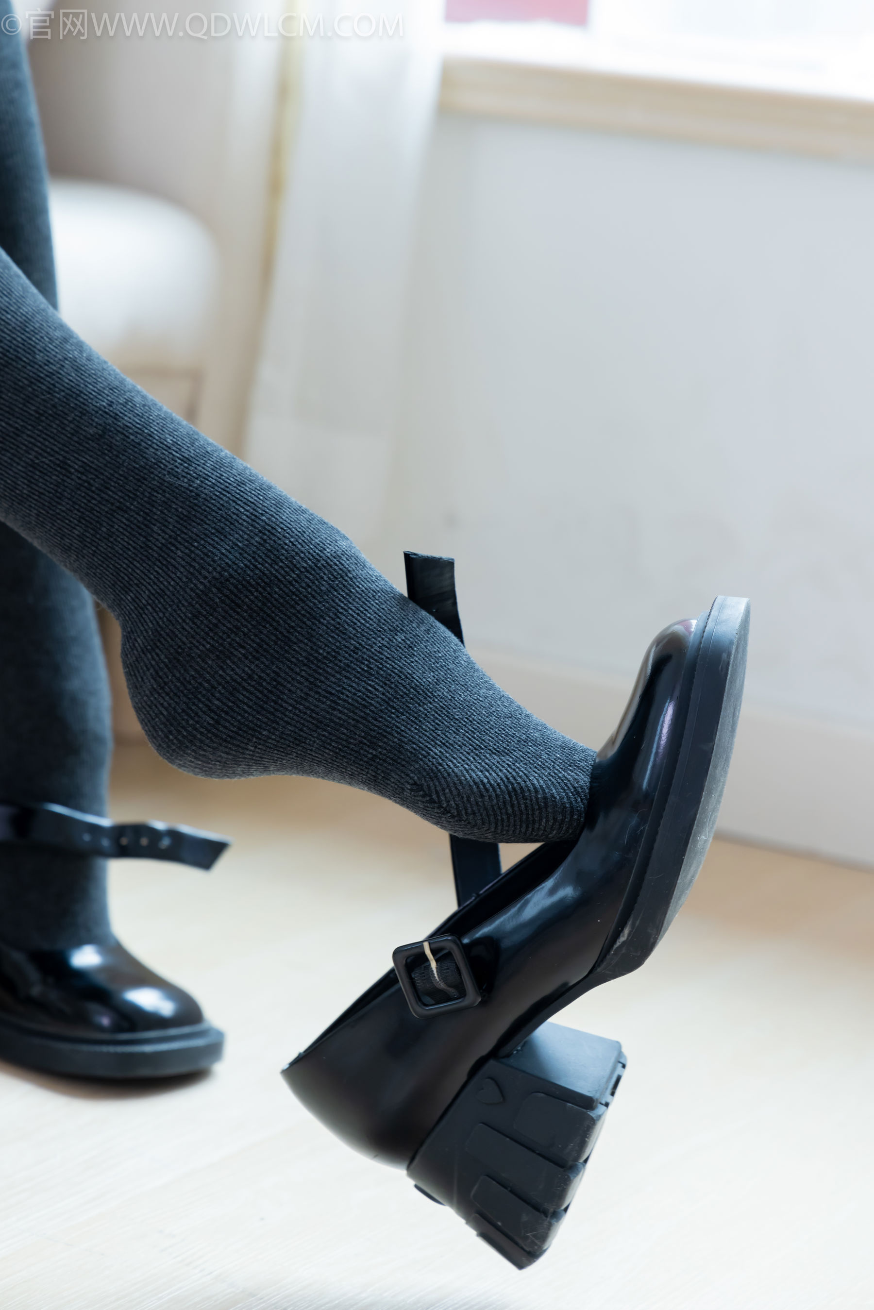 物恋传媒 No.2479 茯苓 - 皮鞋、厚灰连裤棉袜/(160P)