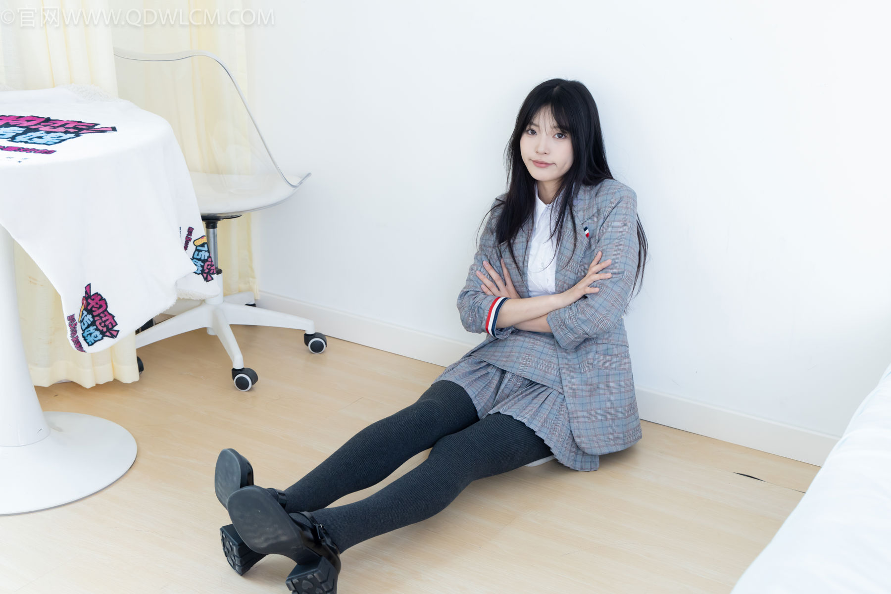 物恋传媒 No.2479 茯苓 - 皮鞋、厚灰连裤棉袜/(160P)