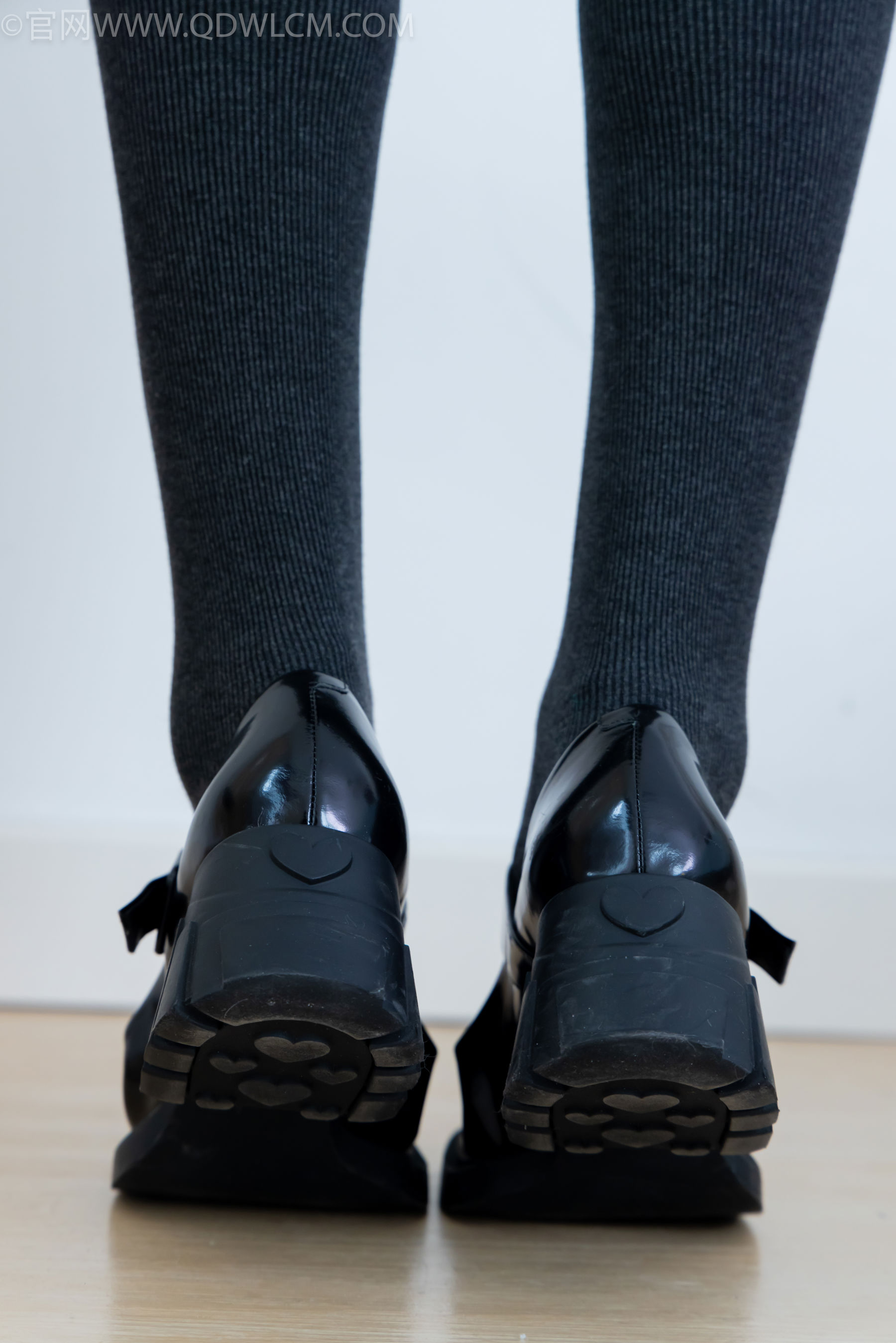 物恋传媒 No.2479 茯苓 - 皮鞋、厚灰连裤棉袜/(160P)