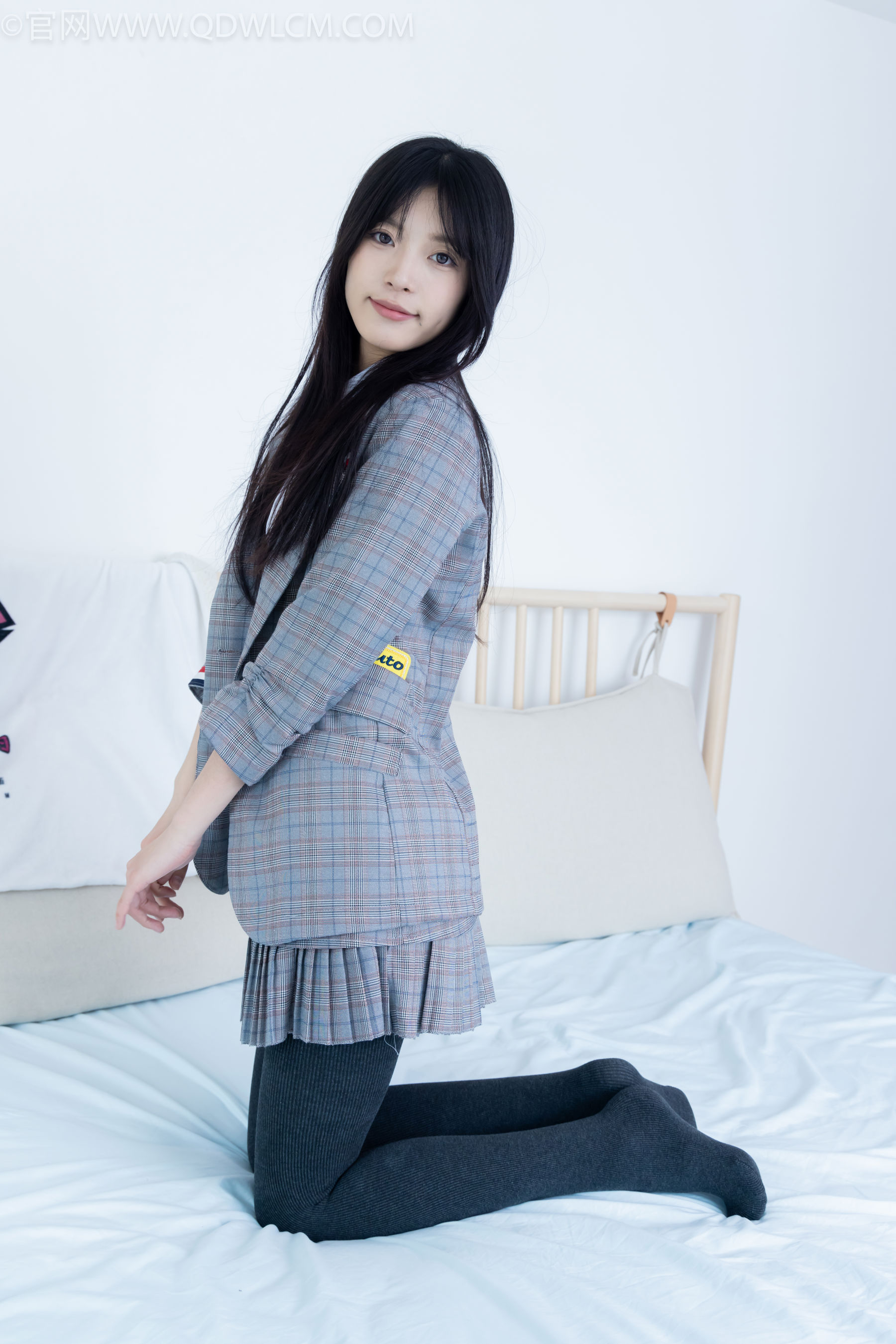 物恋传媒 No.2479 茯苓 - 皮鞋、厚灰连裤棉袜/(160P)