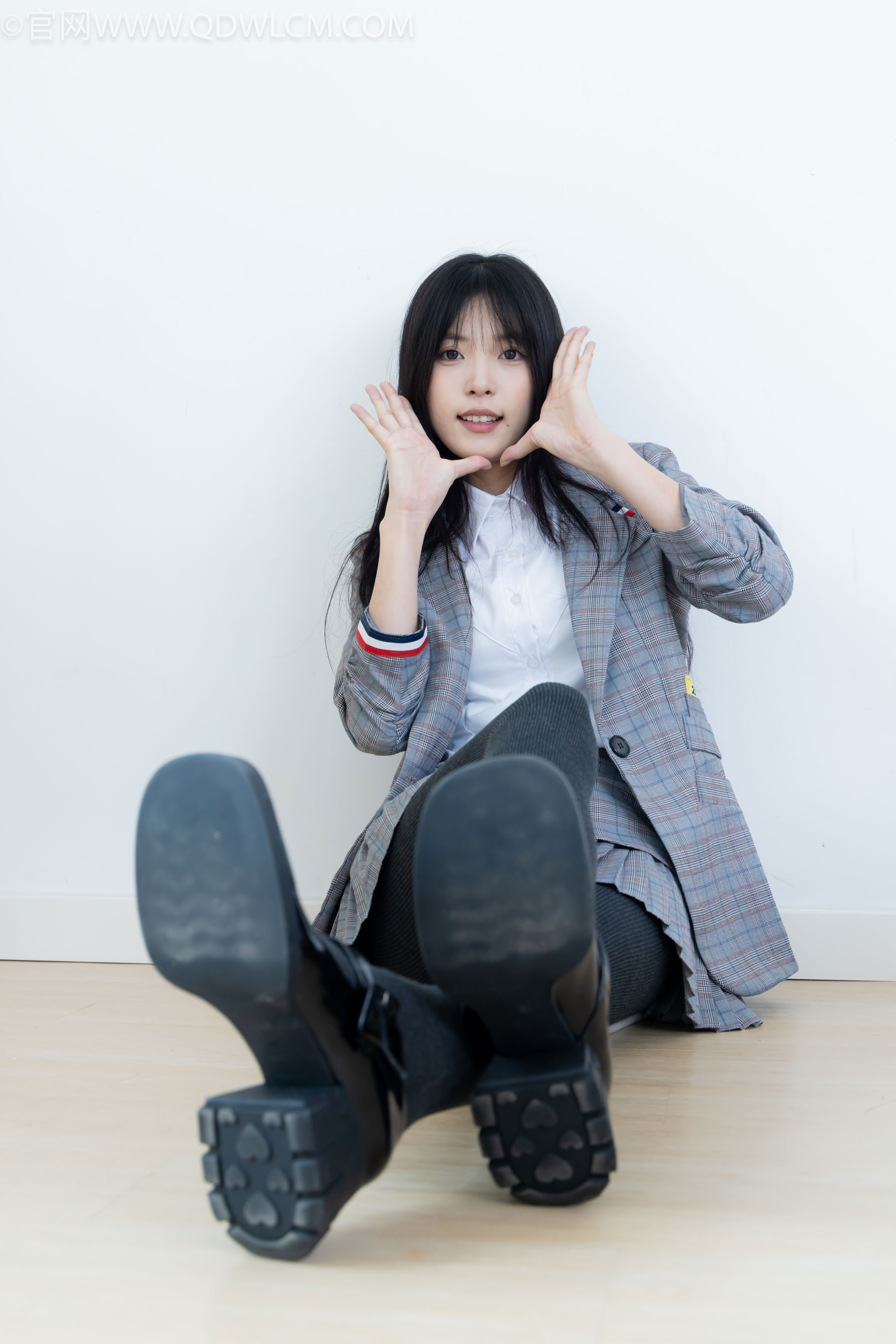 物恋传媒 No.2479 茯苓 - 皮鞋、厚灰连裤棉袜/(160P)